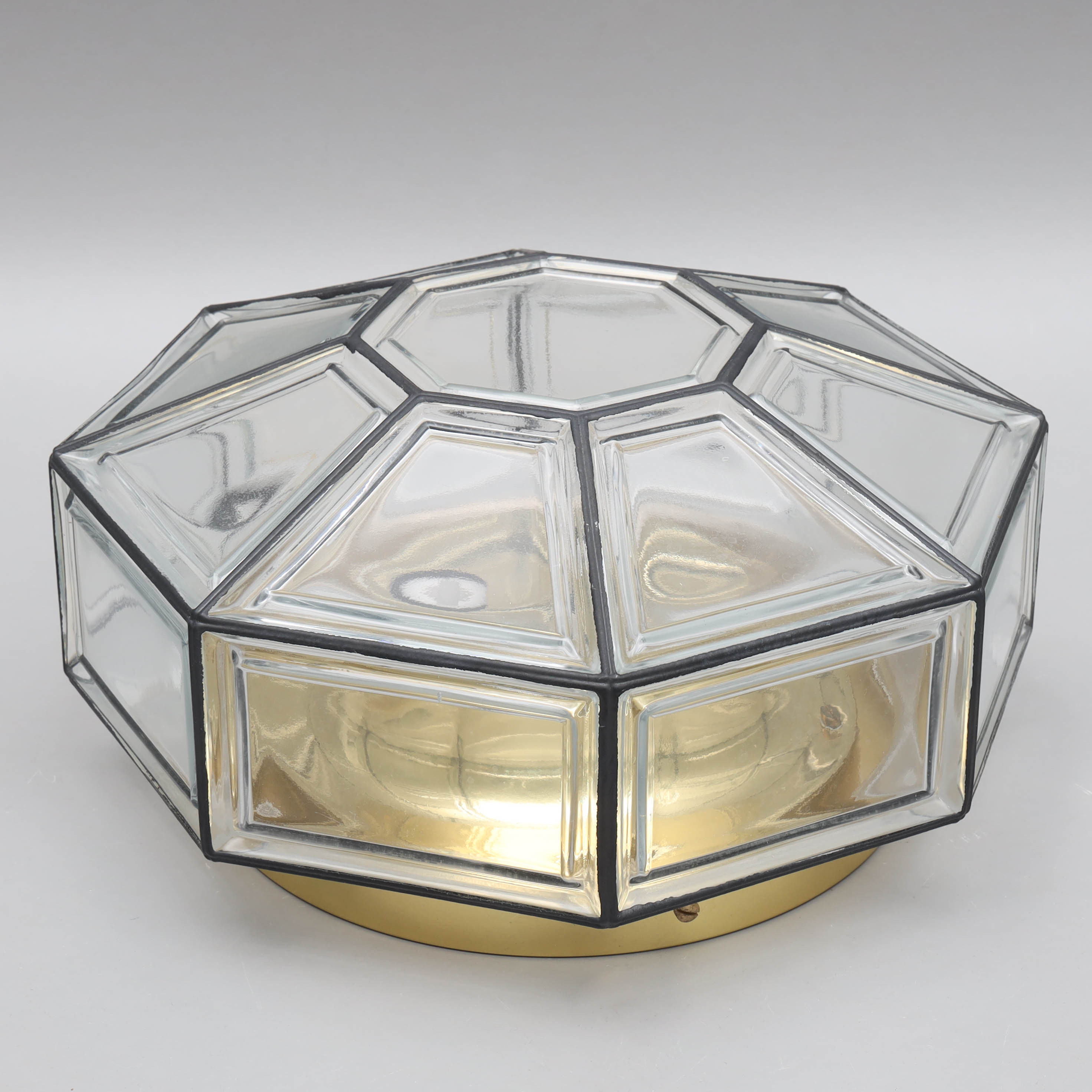 HANS-AGNE JAKOBSSON. taklampa / plafond, "Carat", 4 ljuspunkter, glas och mässing, licenstillverkad av Glashütte Limburg, Tyskland.