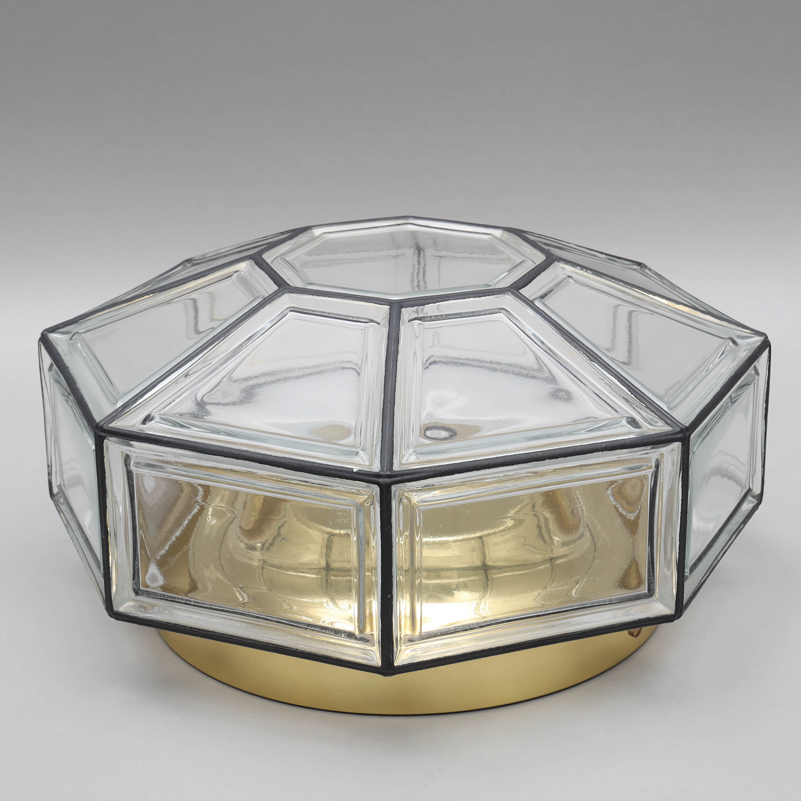 HANS-AGNE JAKOBSSON. taklampa / plafond, "Carat", 4 ljuspunkter, glas och mässing, licenstillverkad av Glashütte Limburg, Tyskland.