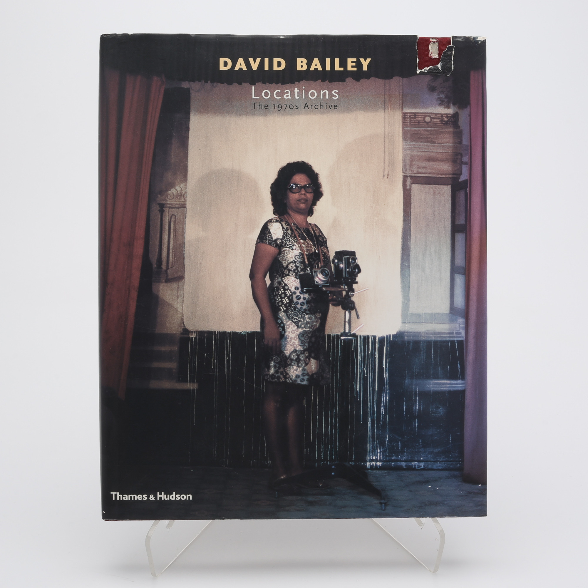 MARVIN HARRISON'S BOK OM DEN BRITTISKE FOTOGRAFEN DAVID BAILEY. LOCATIONS. THE 1970S ARCHIVE UTGIVEN AV THAMES & HUDSON 2003.