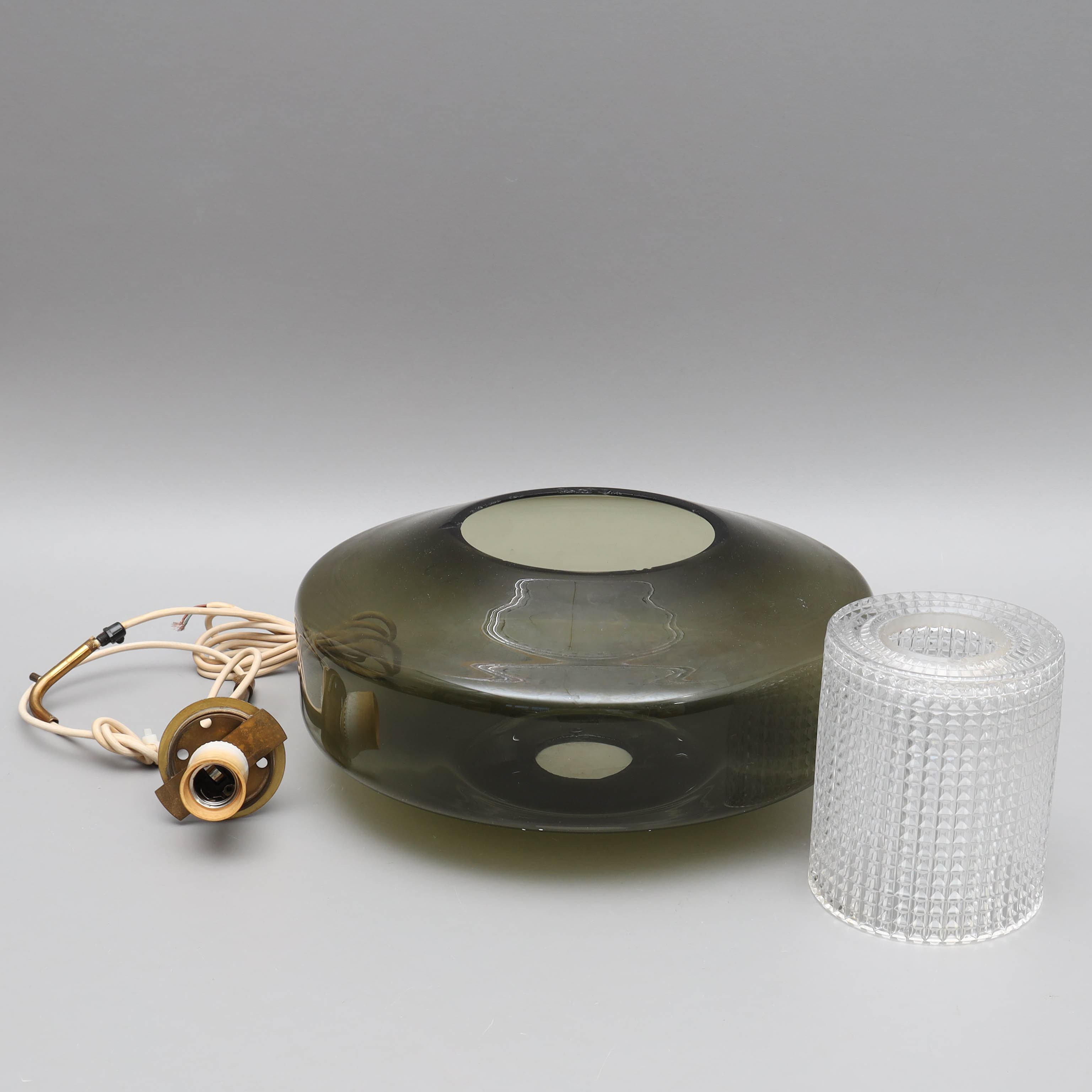 CARL FAGERLUND. taklampa, modell RD 1493, glas och mässing, Orrefors, Sverige, 1900-talets andra hälft.