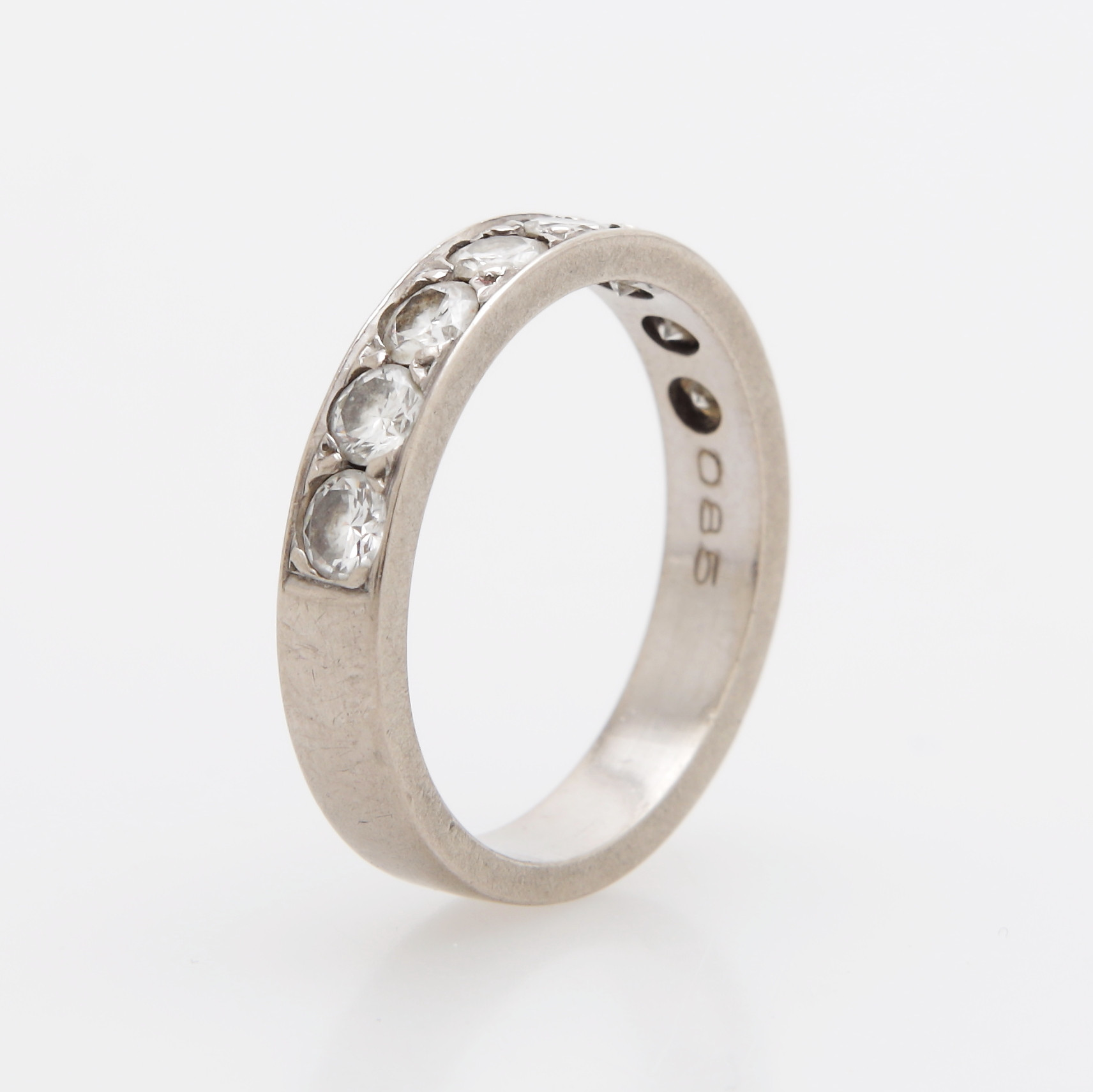 RING med diamanter, vitguld, 18K, 0,85 ct, totalvikt 4,79 gram.