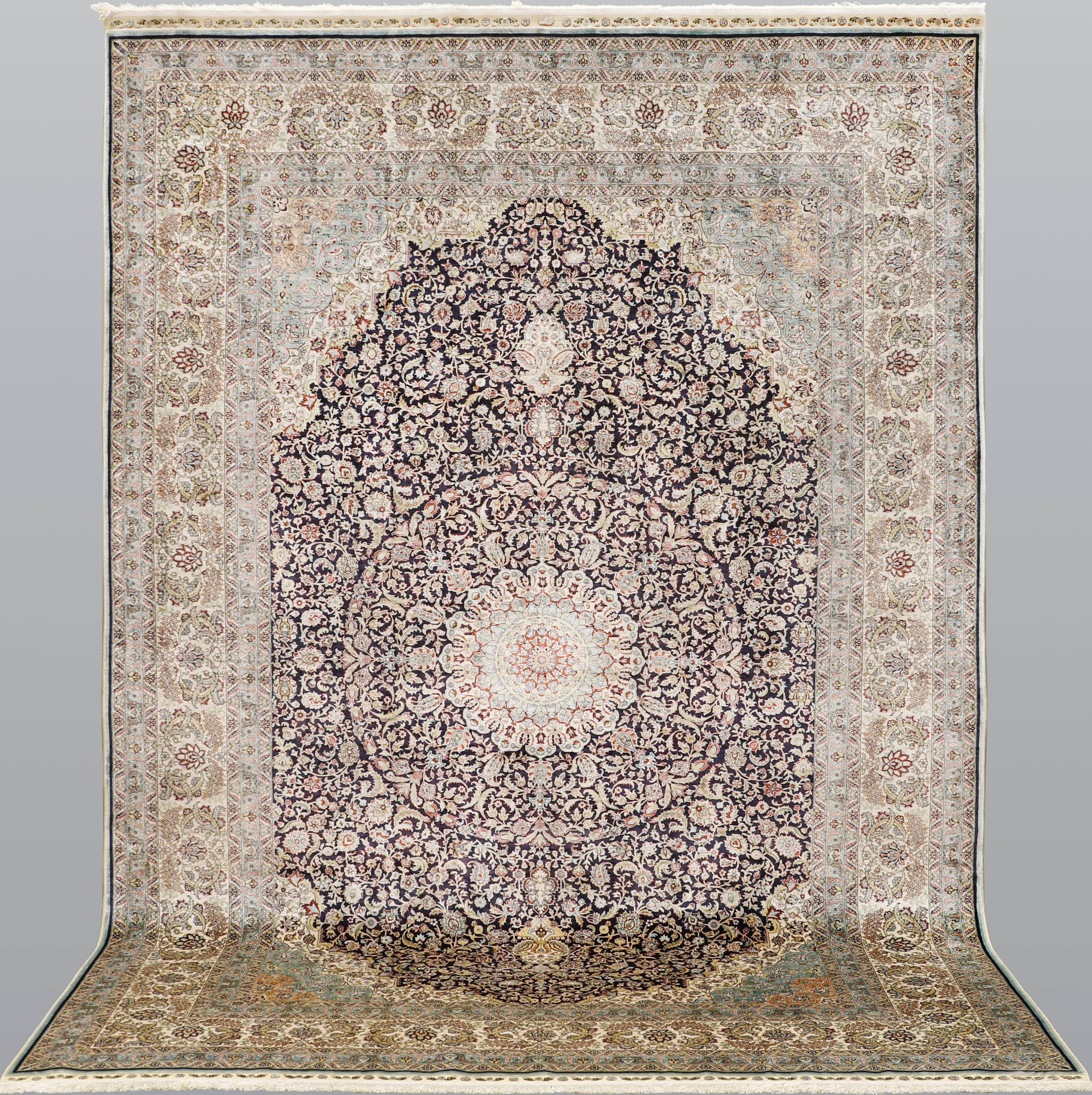 MATTA. Orientalisk silke, ca 1.000.000 knutar / kvm, silkesvarp, 297 x 202 cm.