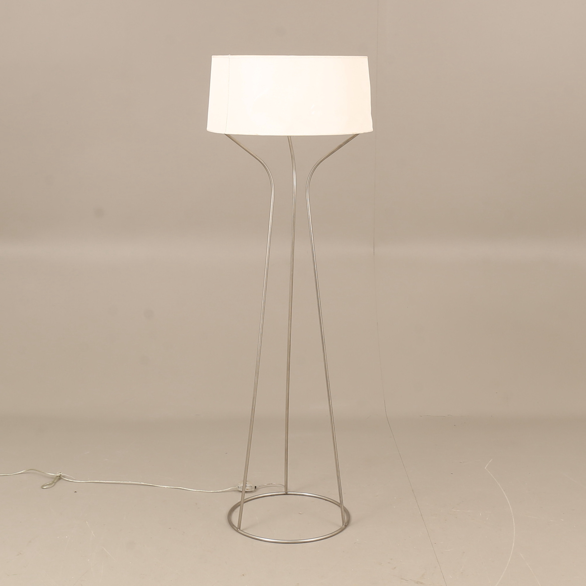 GOLVLAMPA, Aria, Örsjö belysning, formgiven av Claesson, Koivisto, Rune.