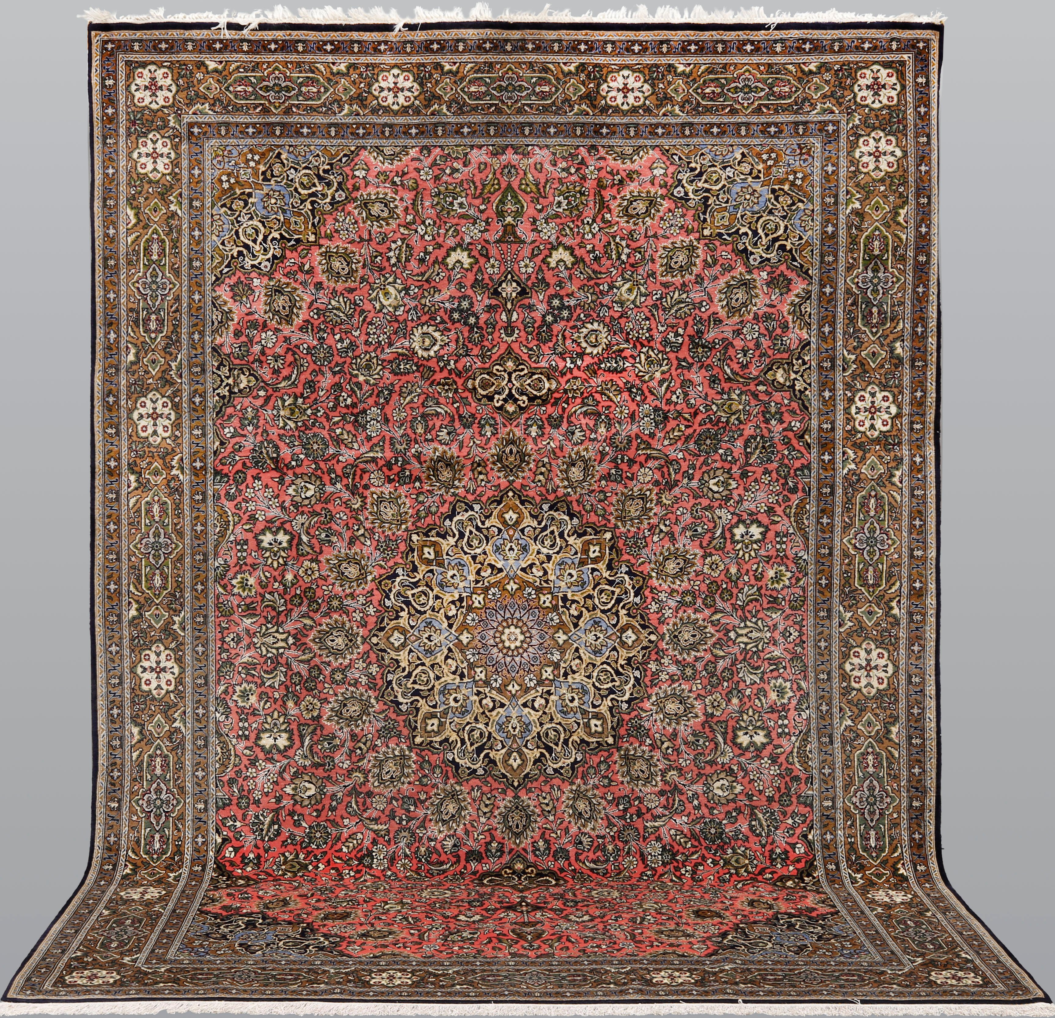 MATTA. Gohm part silk ca 500.000 knutar / kvm, silkesvarp, 297 x 207 cm.
