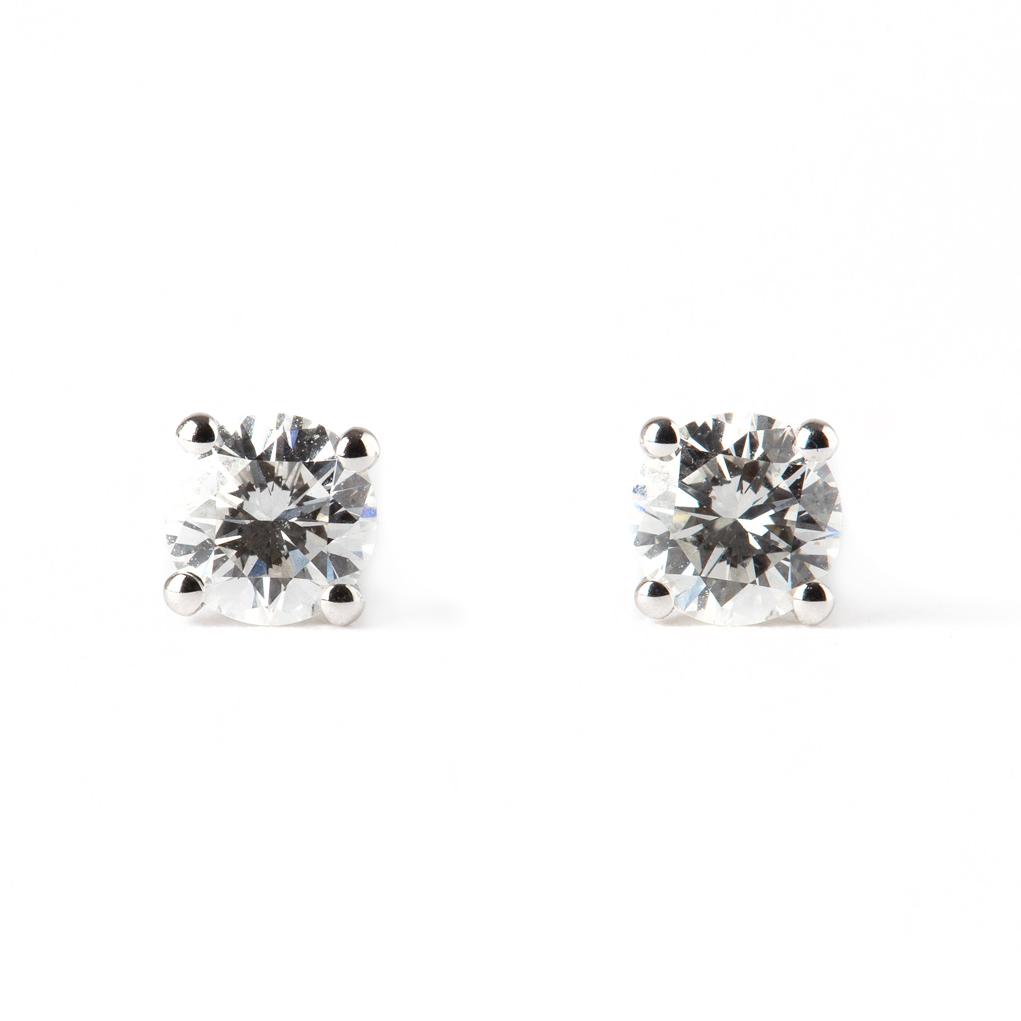 ÖRHÄNGEN, 18K vitguld med briljantslipade diamanter, totalt ca 0.62 ct.