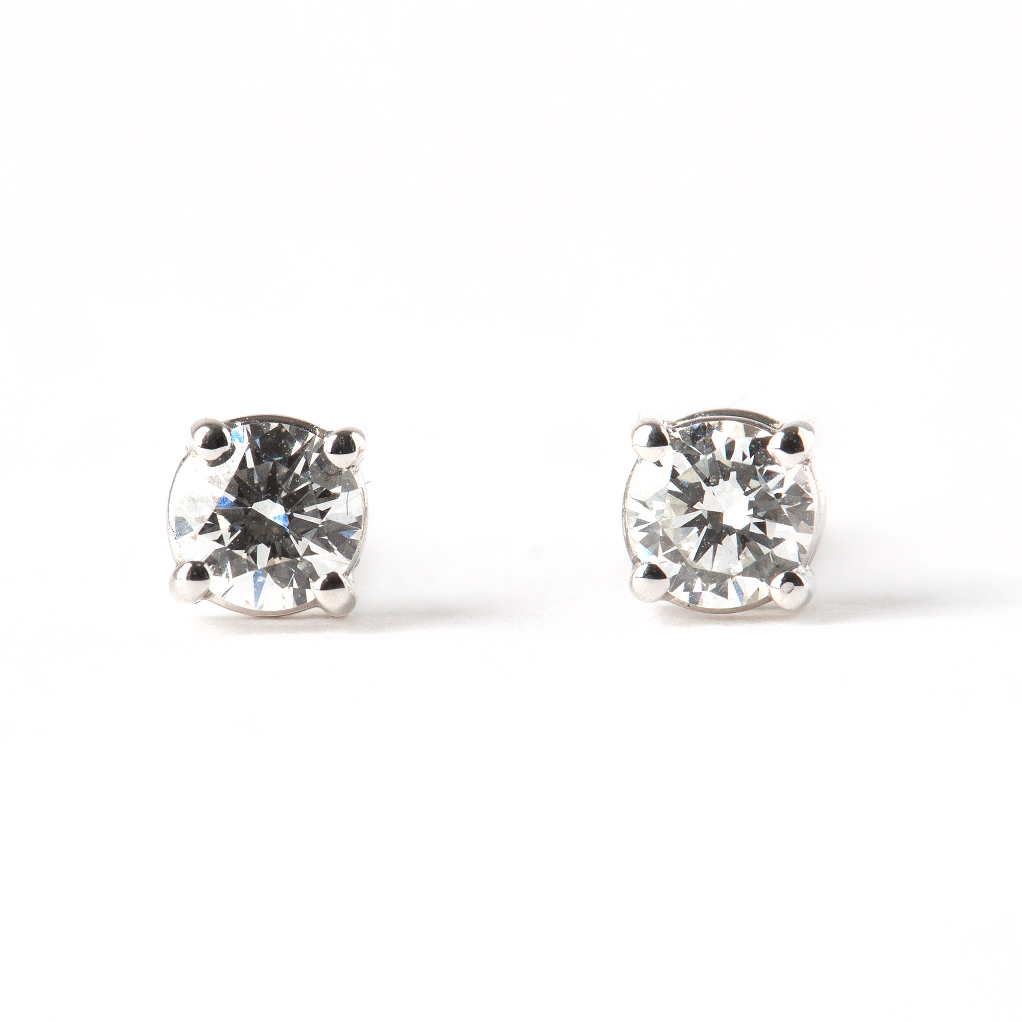 ÖRHÄNGEN, 18K vitguld med briljantslipade diamanter, totalt 0.39 ct.
