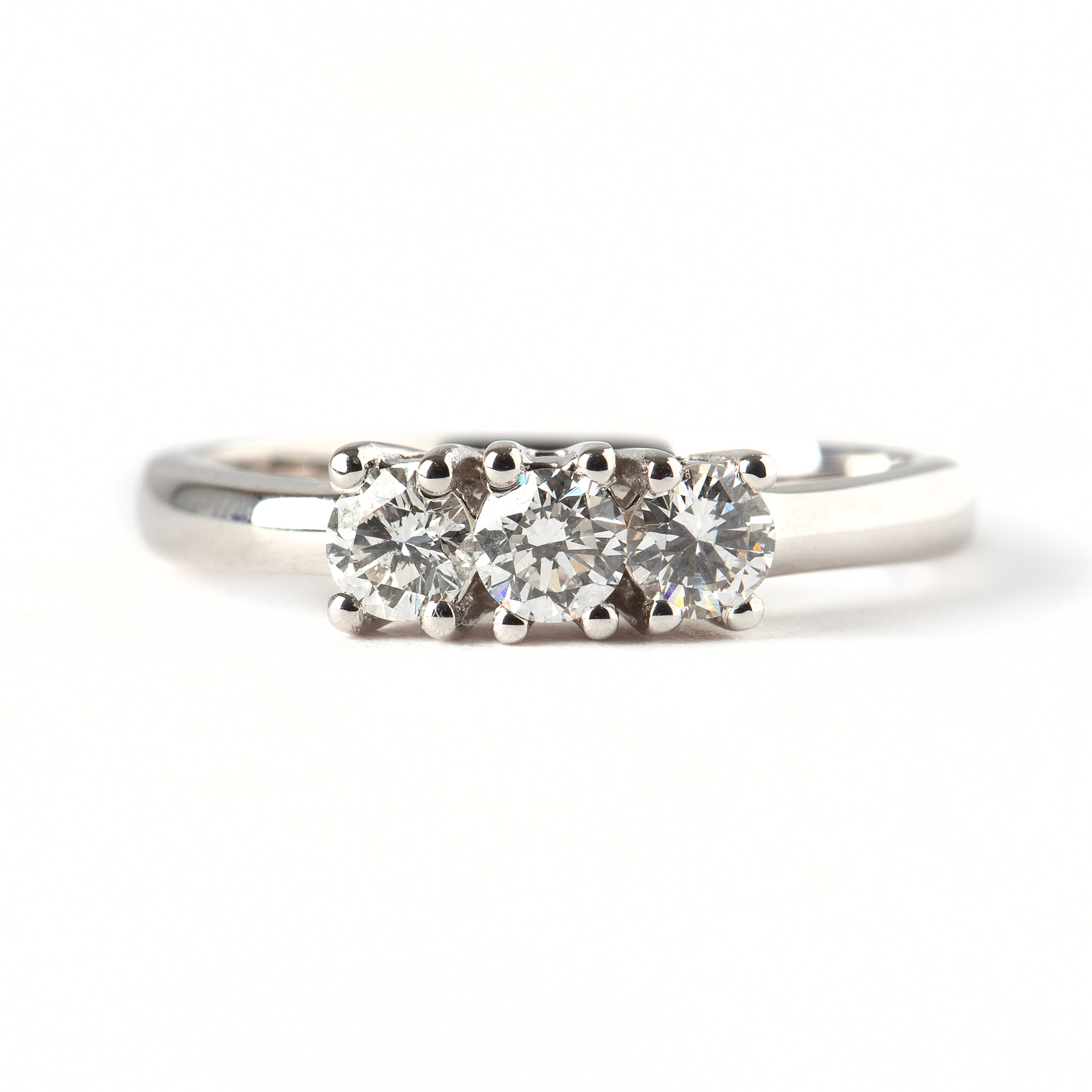 RING, 18K vitguld med briljantslipade diamanter, totalt ca 0.58 ct.