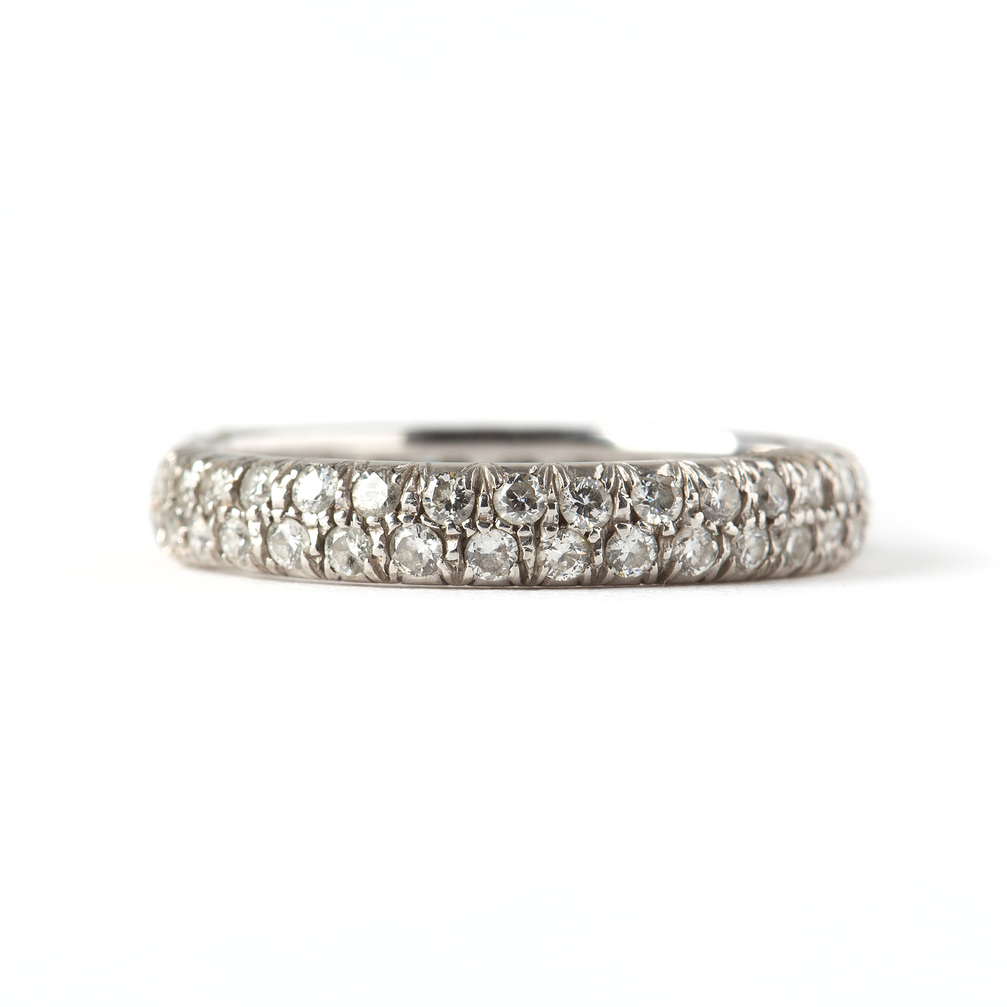 RING, 18K vitguld med briljantslipade diamanter, totalt ca 0.65 ct.