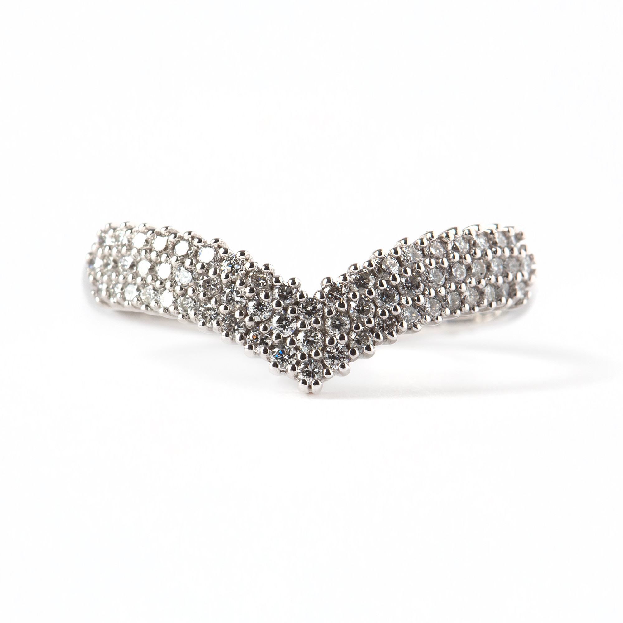 RING, 18K vitguld med briljantslipade diamanter, totalt ca 0.60 ct.