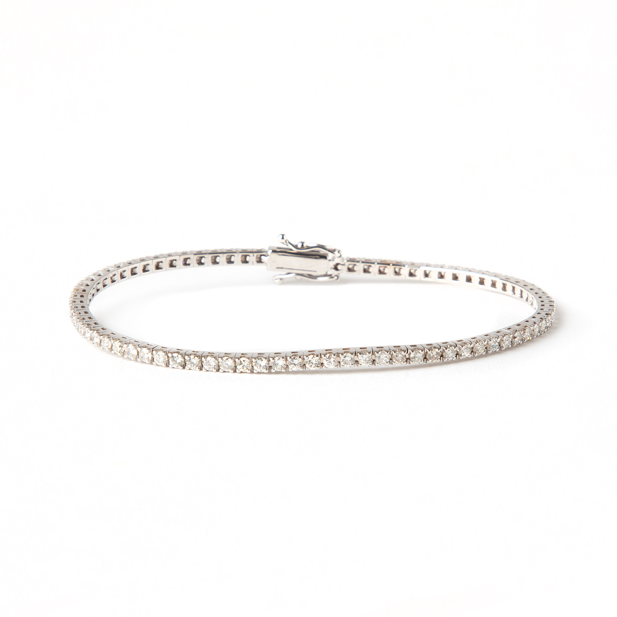 ARMBAND, "tennisarmband", 18K vitguld med briljantslipade diamanter, totalt ca 2.30 ct.