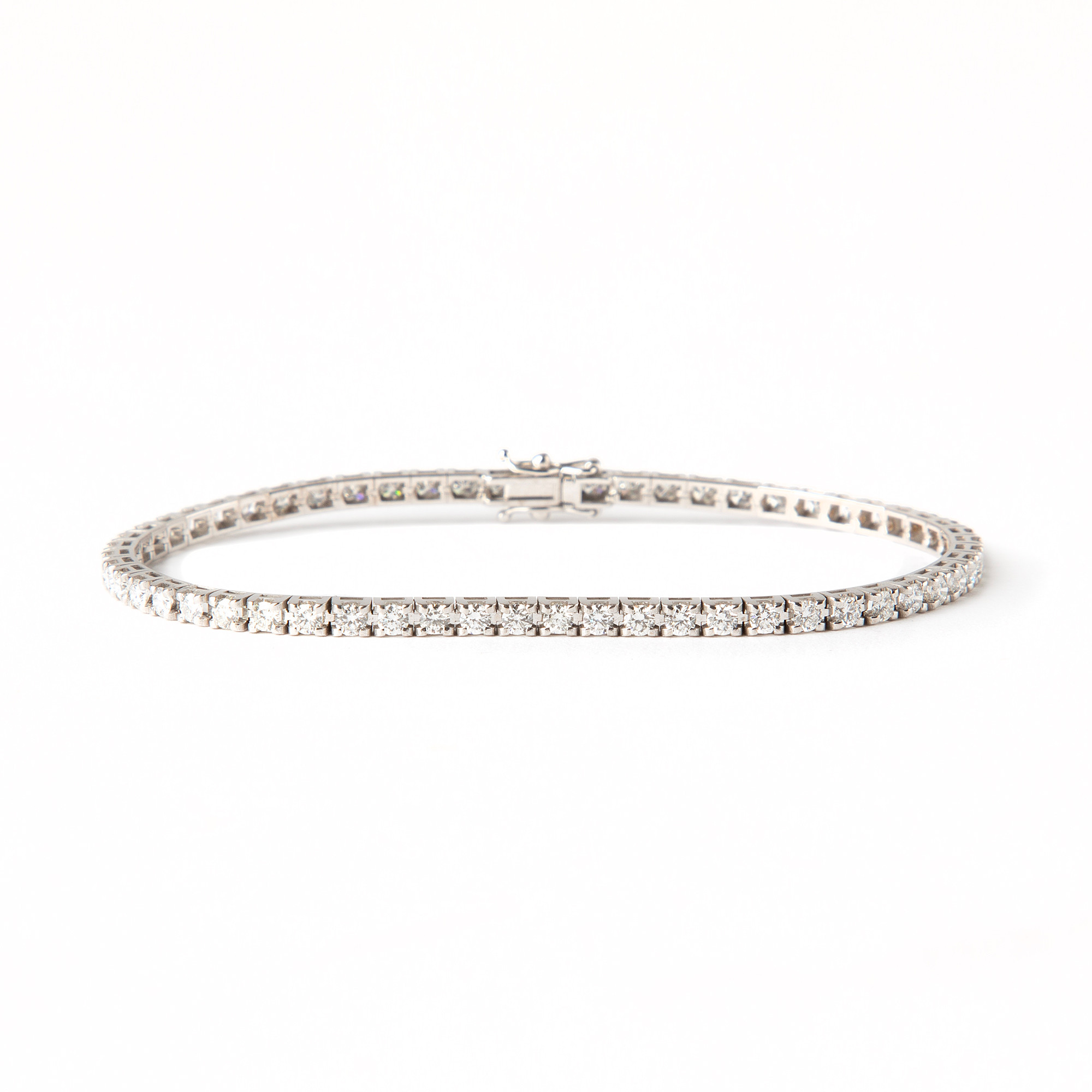 ARMBAND, "tennisarmband", 18K vitguld med briljantslipade diamanter, totalt ca 2.70 ct.