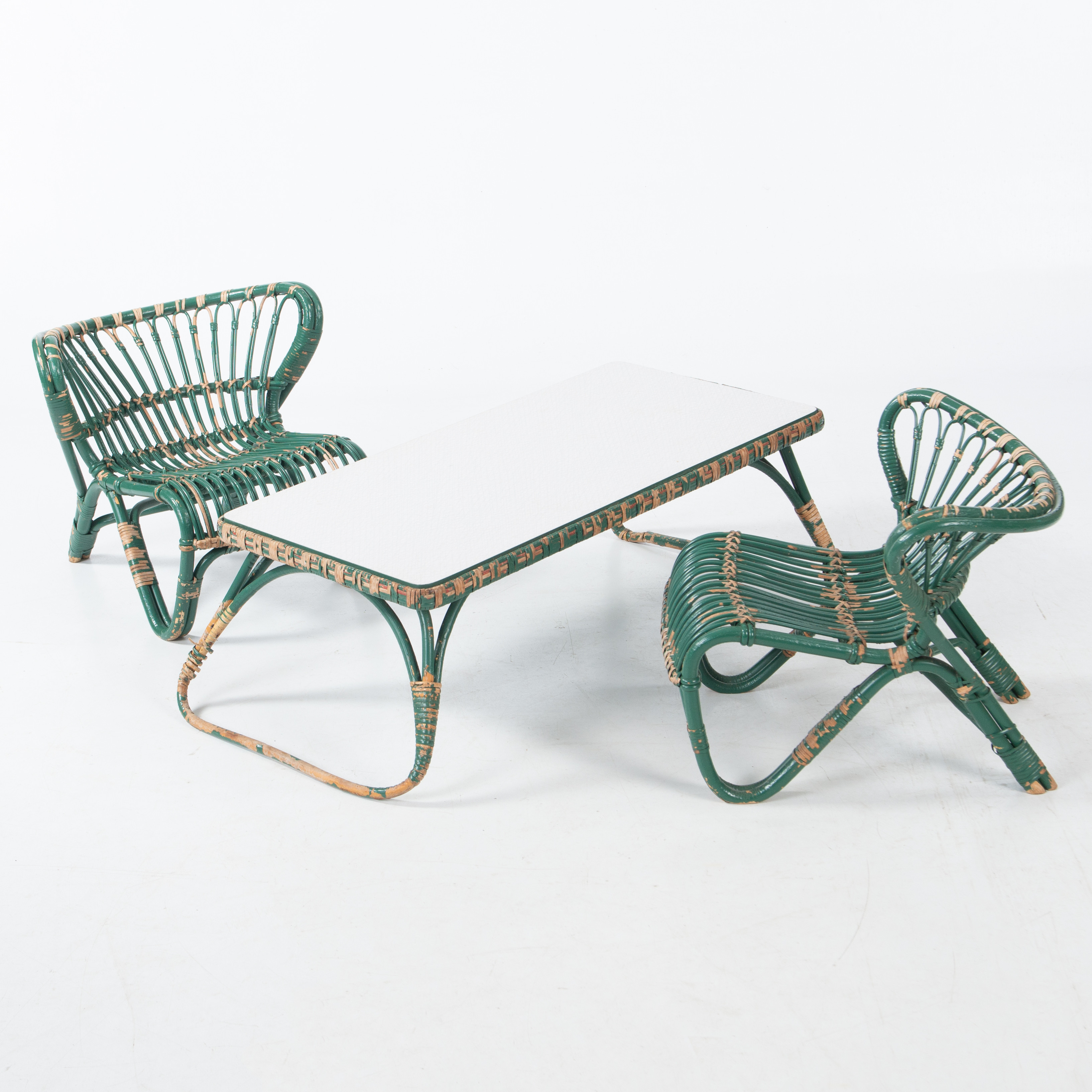 VIGGO BOESEN. Barnmöbel "Fox Lounge Chair" 2 st med bord.
