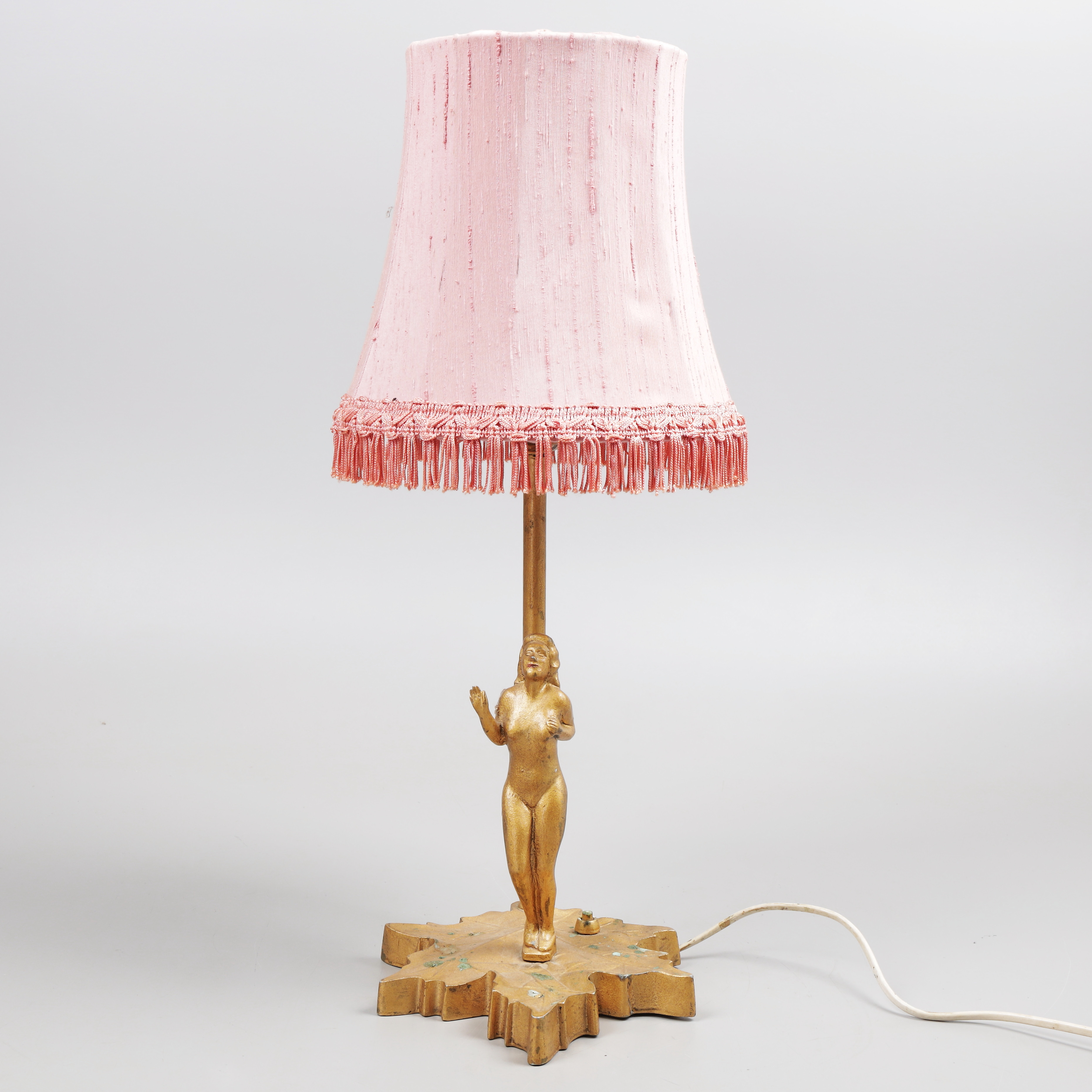 BORDSLAMPA MED KVINNOFIGUR, metall, 1900-talets andra hälft.