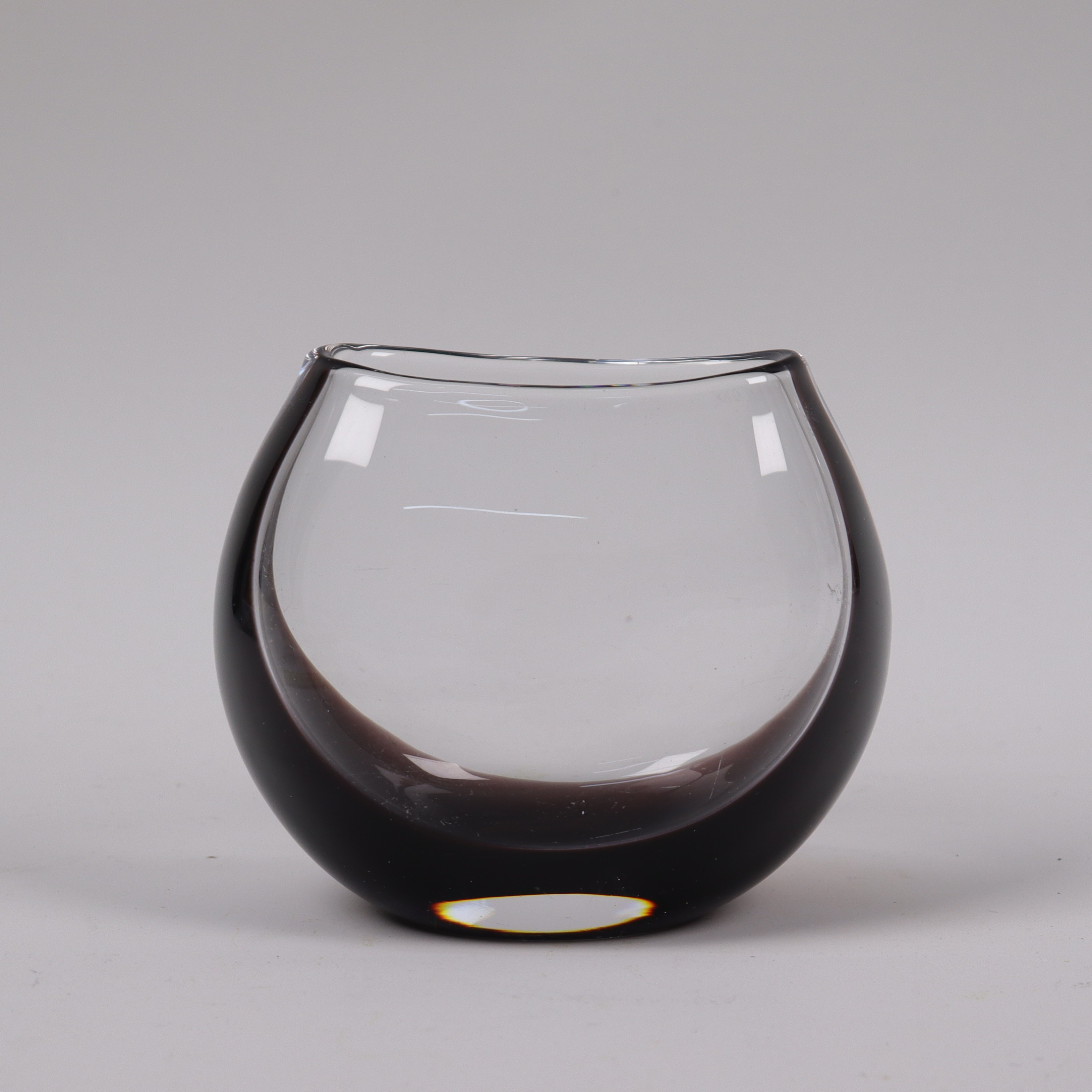 VICKE LINDSTRAND. vas i glas, Orrefors.