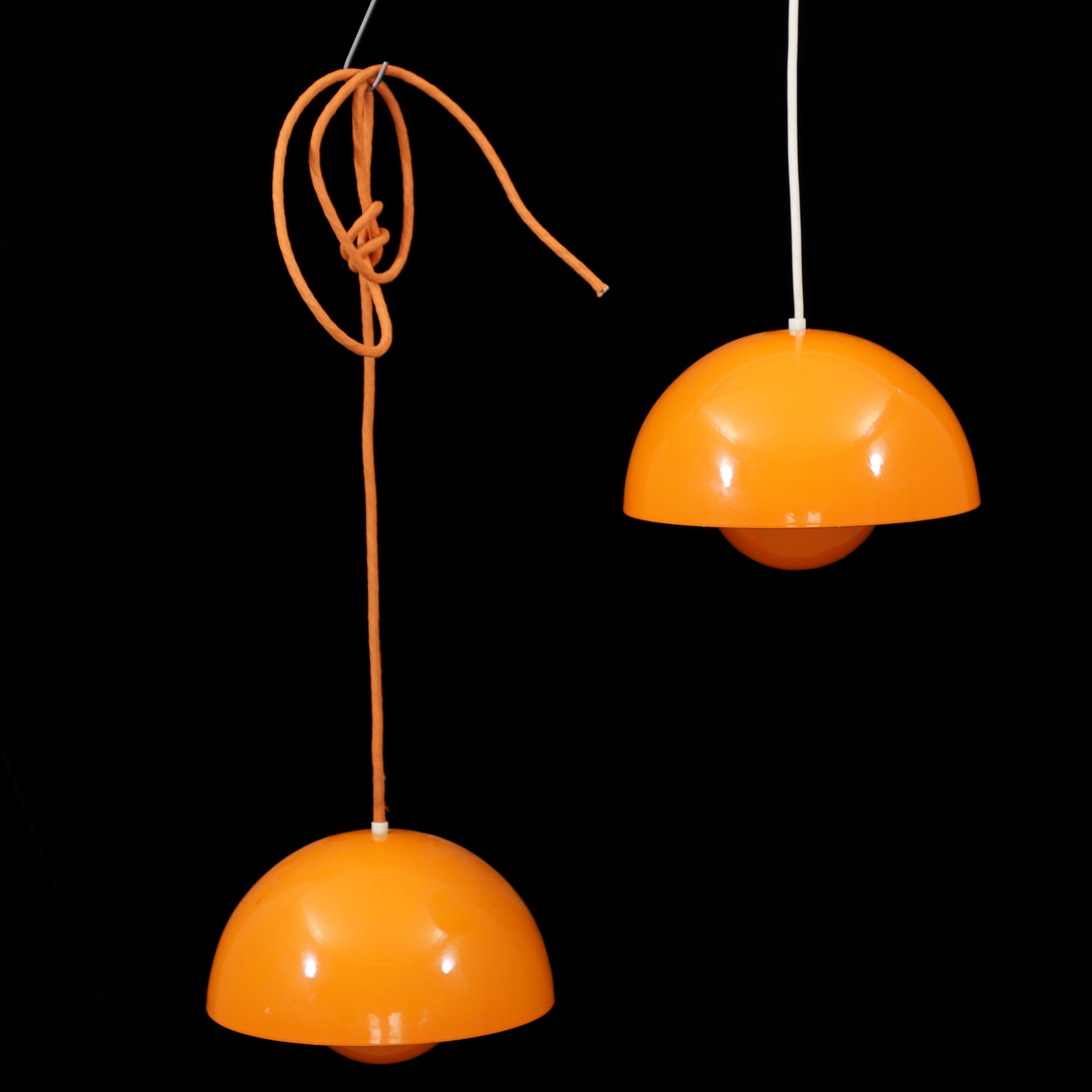 VERNER PANTON. Taklampor, 1 par, "Flowerpot", Louis Poulsen, 1900-talets andra hälft.