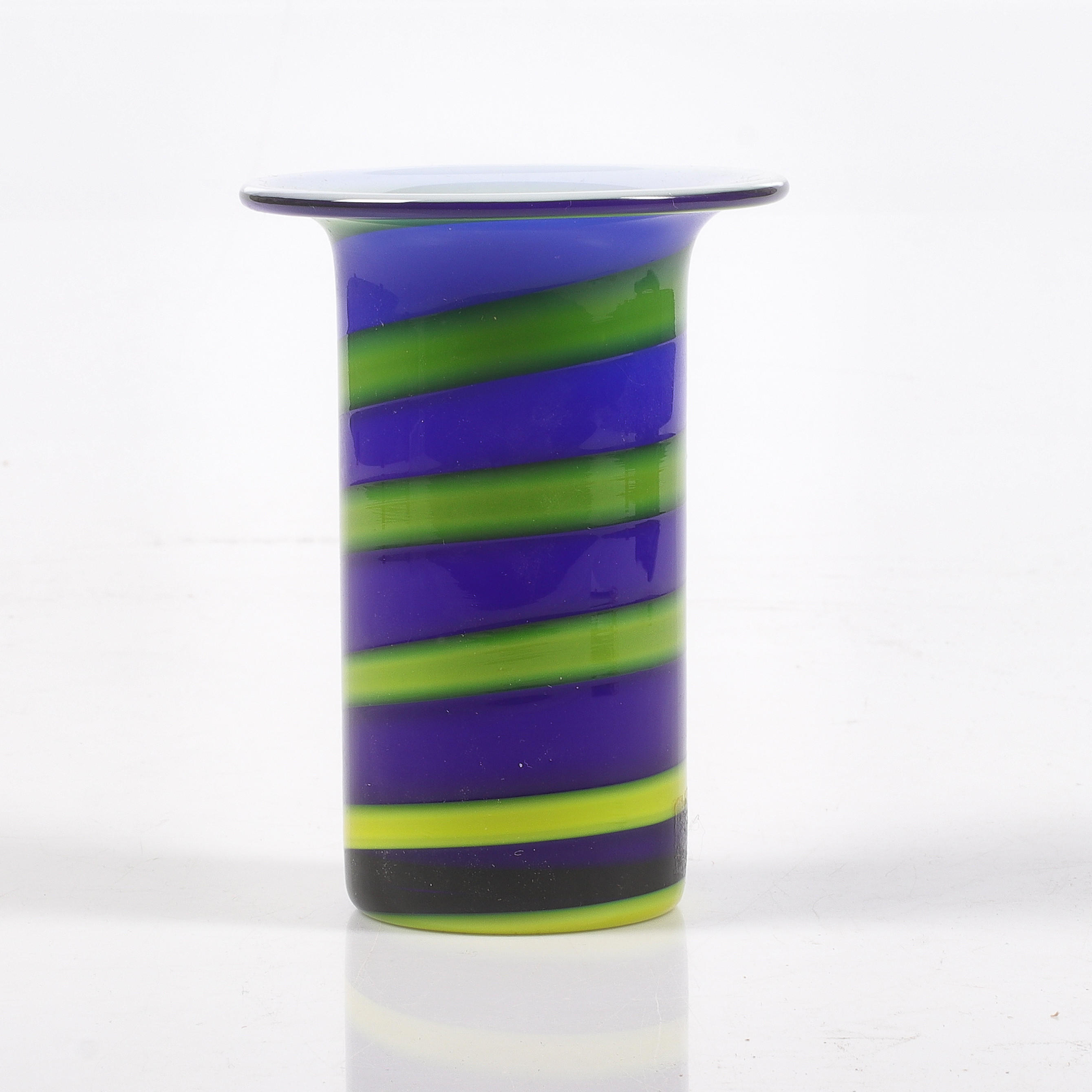PO STRÖM. Vas, glas, "Swirl". Alsterfors glasbruk,.1970-tal.