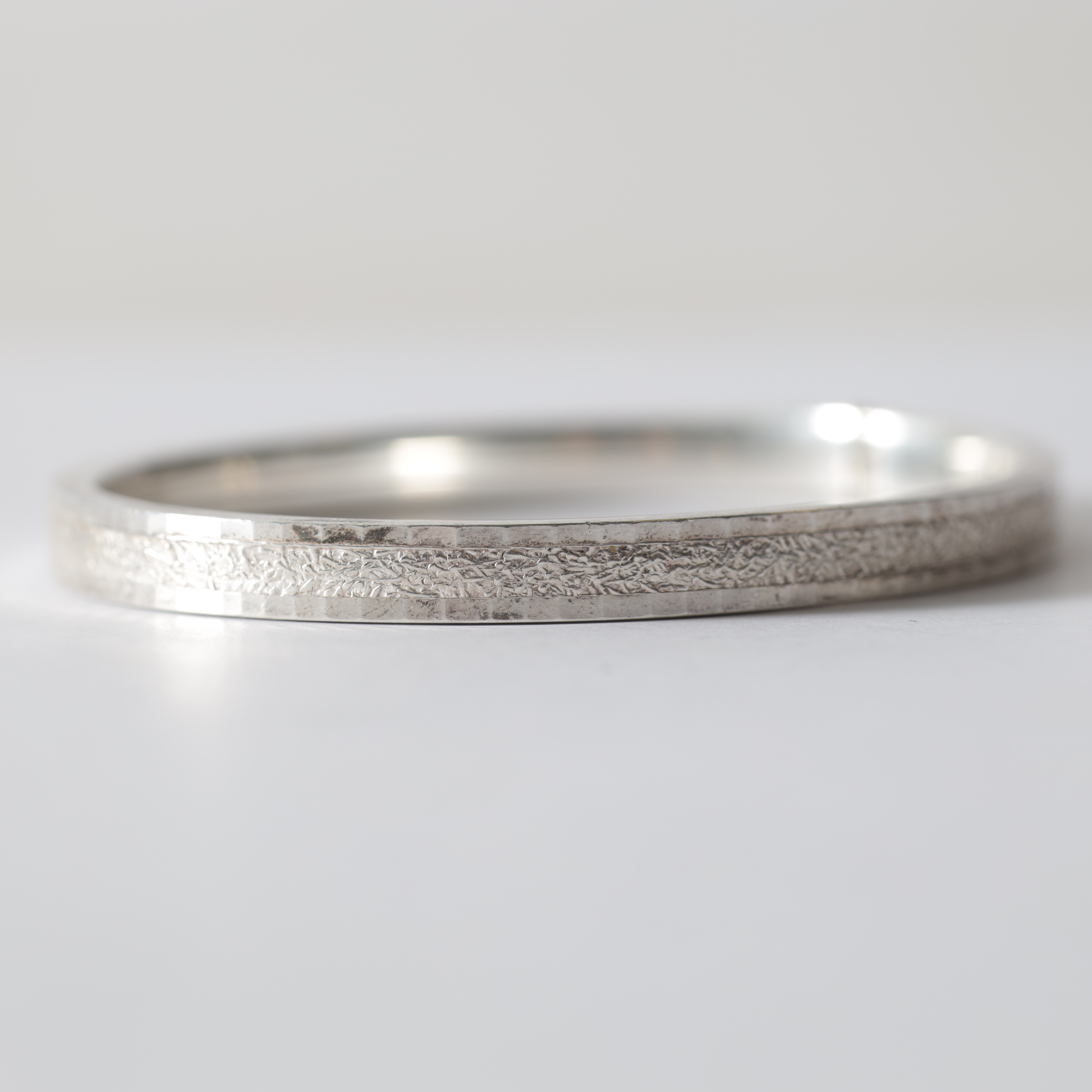ARMRING, silver. Totalvikt ca 11,9 gram.