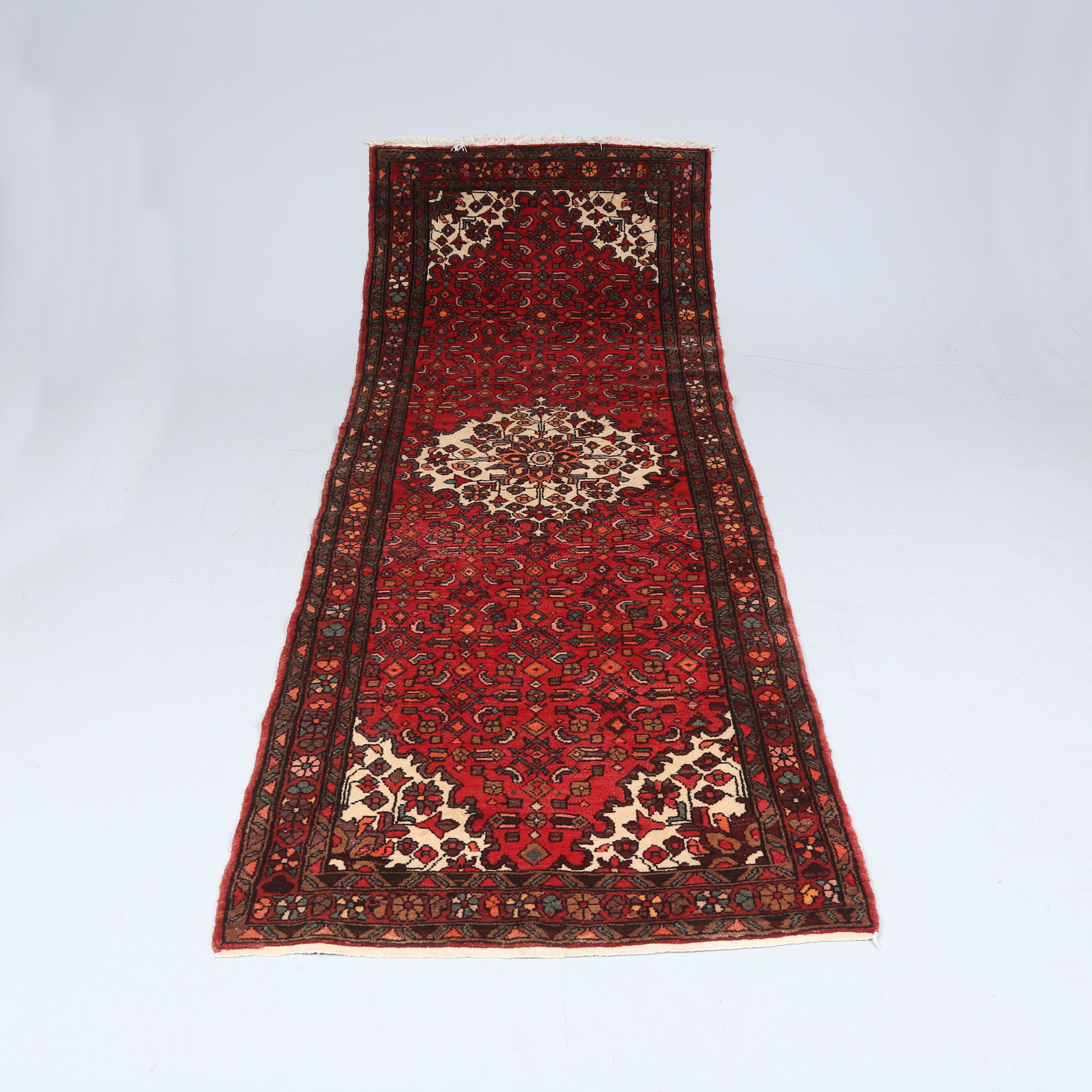 MATTA, orientalisk, gallerimodell, ca 318x122 cm.
