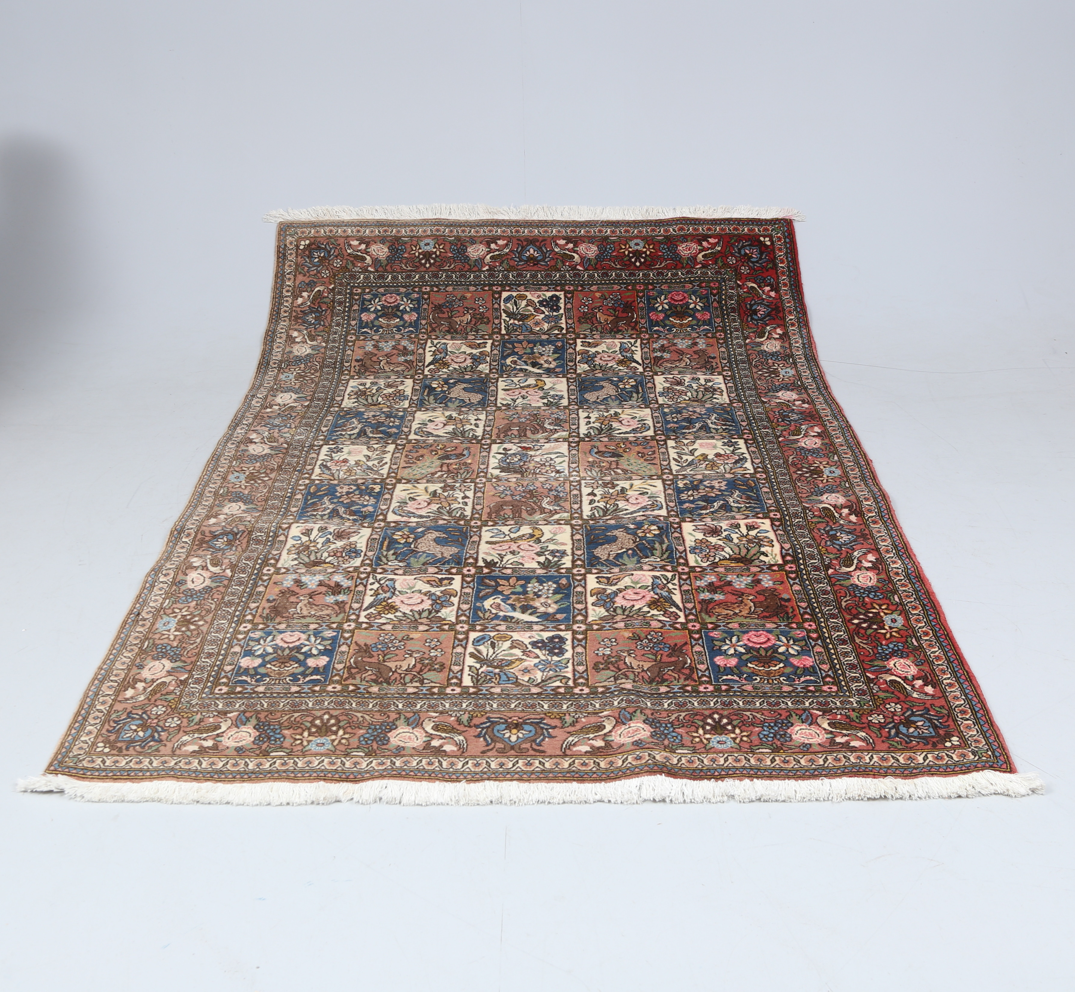 MATTA, orientalisk, Baktiari, trädgårdsmönstrad, ca 257x157 cm.
