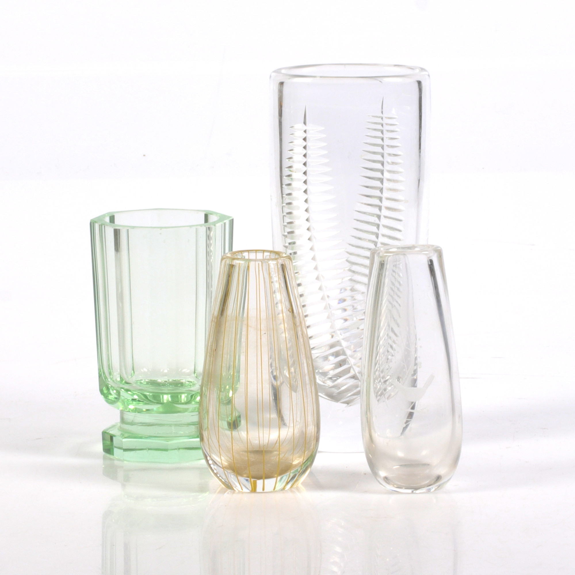 VASER, 4 st, glas, bl.a. Sven Palmqvist, Orrefors. 1900-tal.