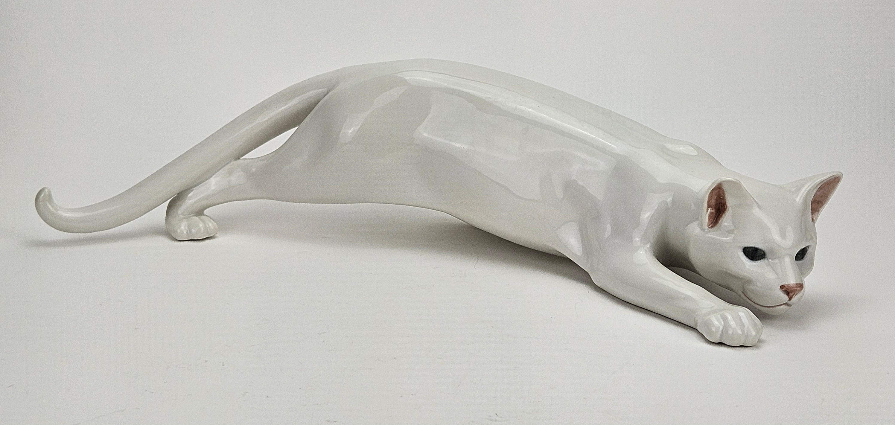 FIGURIN, porslin, katt, modell 059, Royal Copenhagen, Danmark.