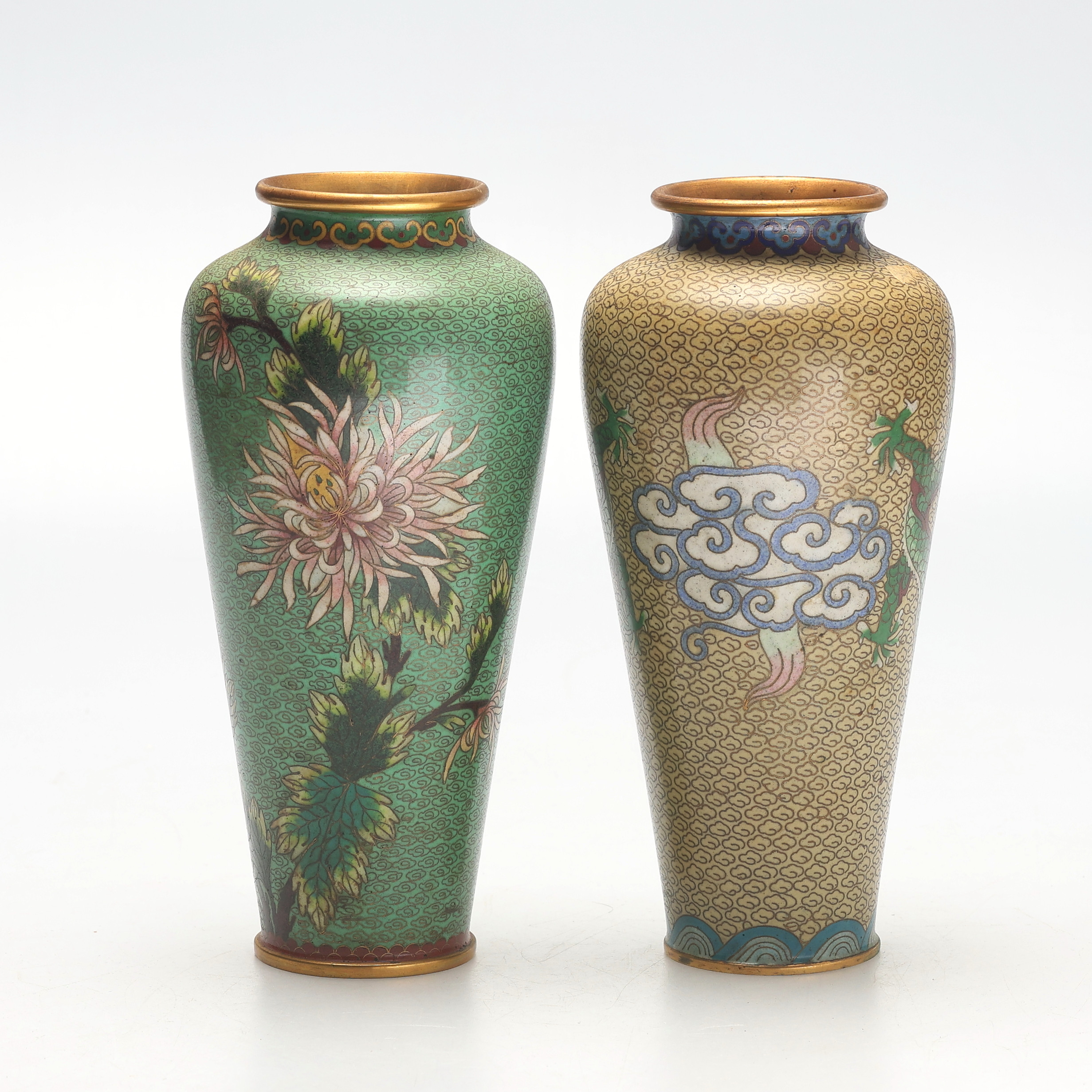 VASER, ett par, Cloisonné, Kina, 1900-tal.