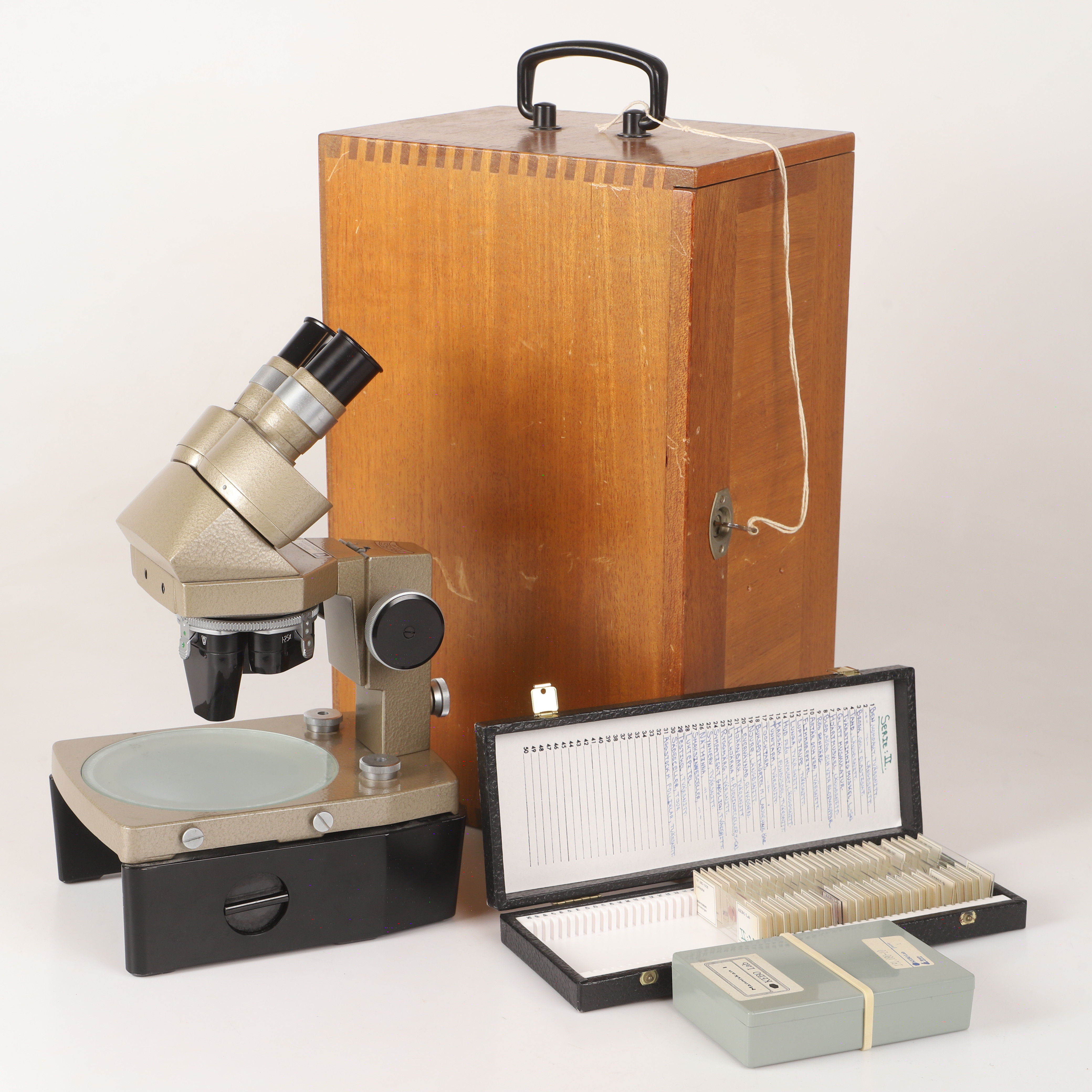 MIKROSKOP, i trälåda, Vickers Instruments, England.