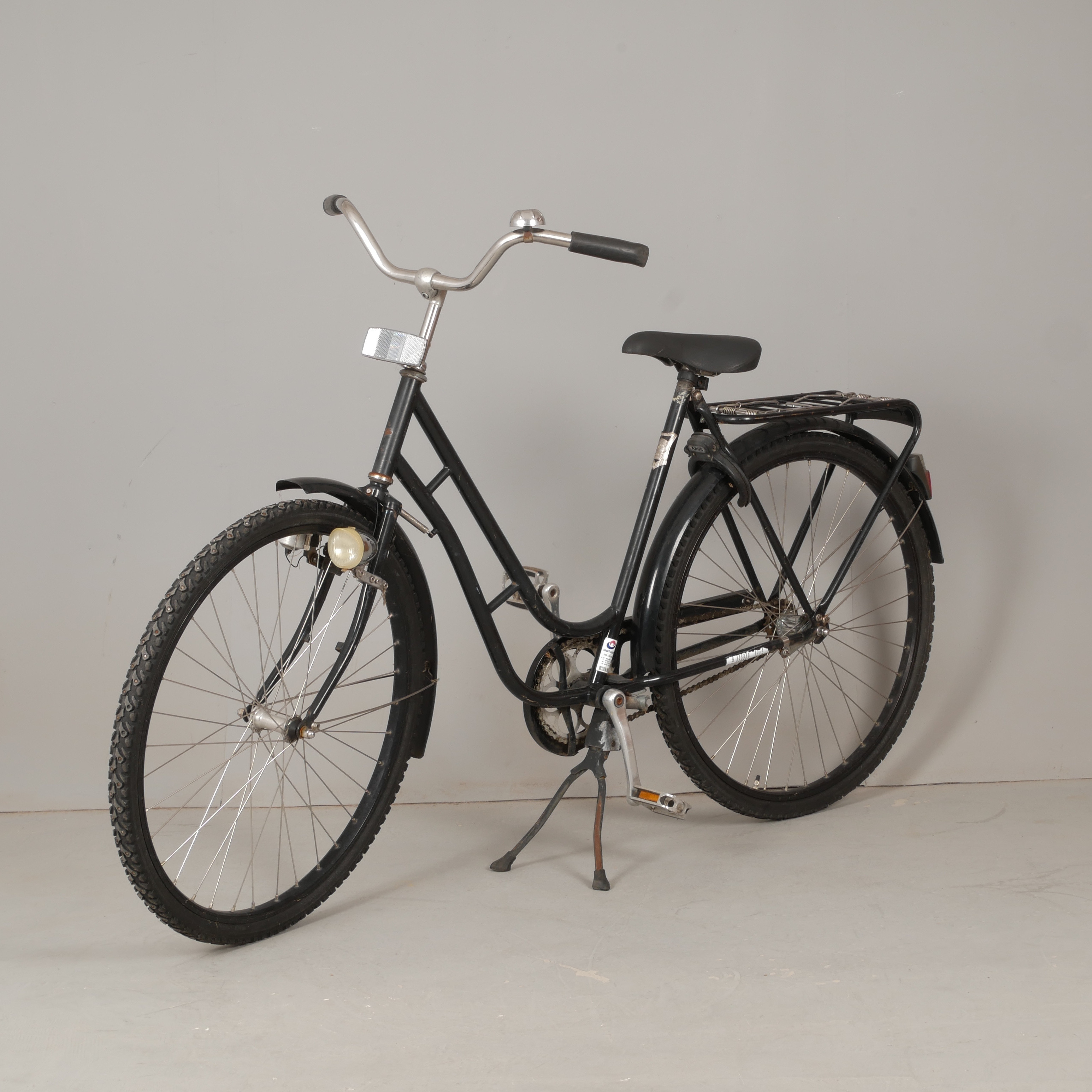 DAMCYKEL, Pilen, vinterdäck.