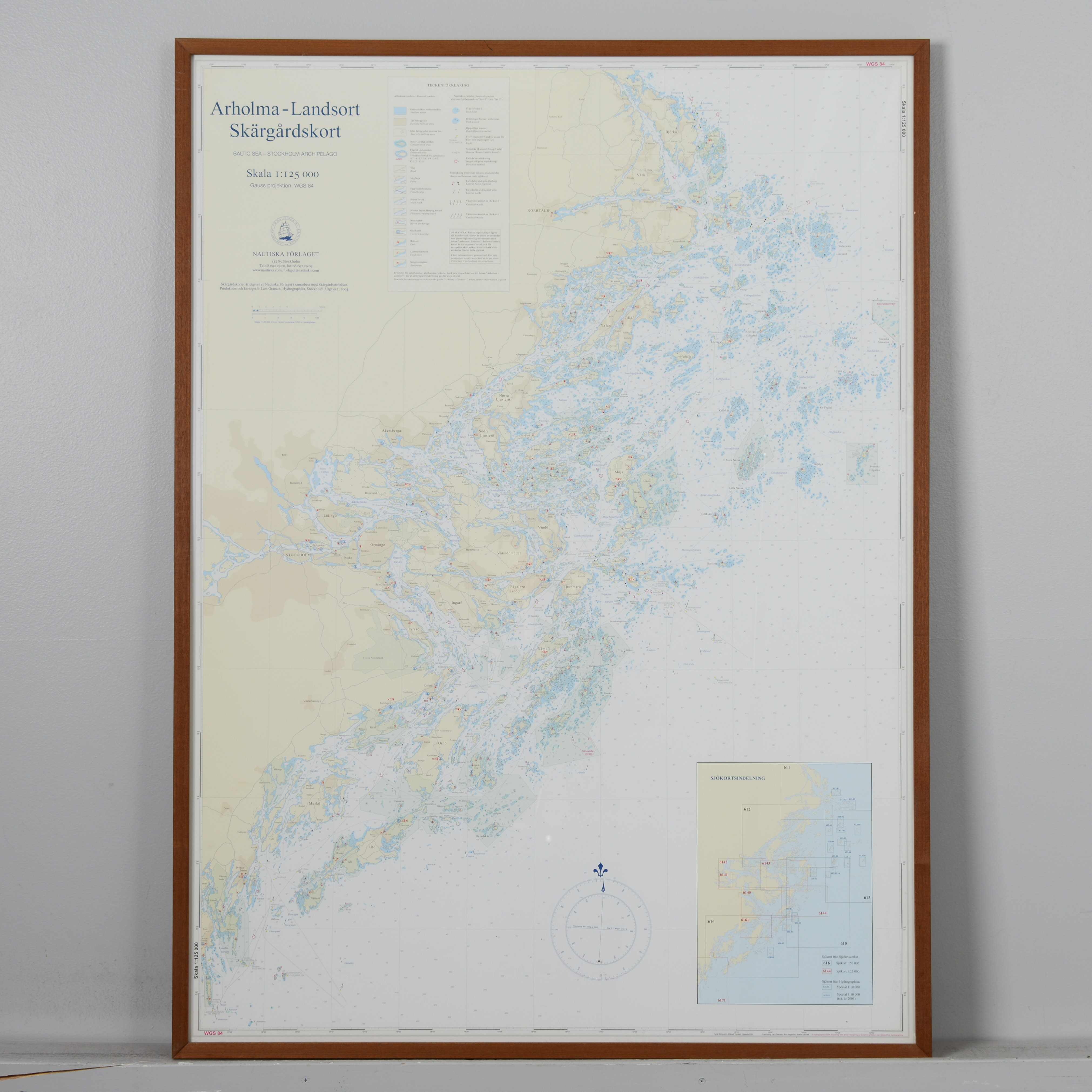 KARTA, "Arholma-Landsort Skärgårdskort", skala 1:125 000, Nautiska Förlaget.
