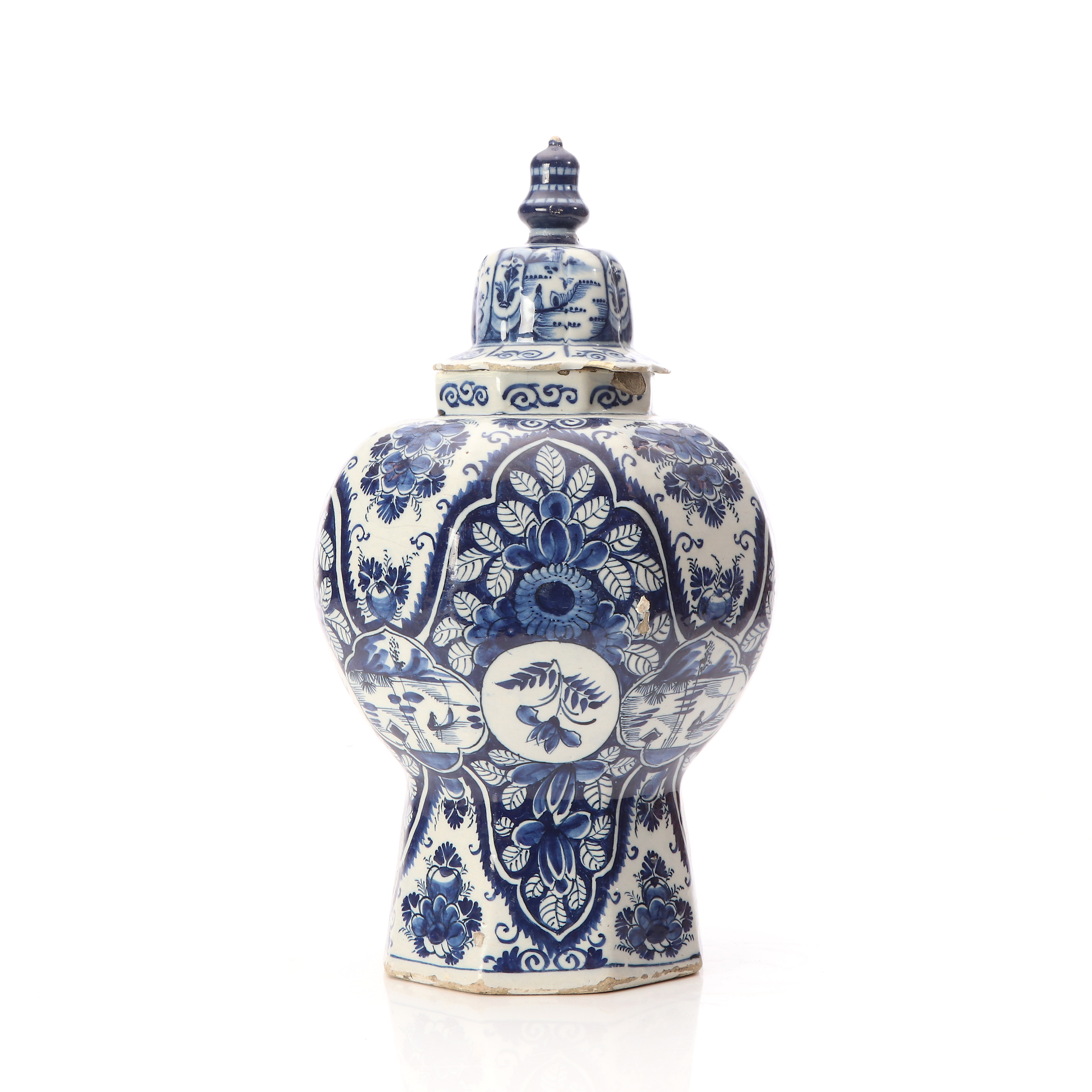 LOCKURNA. Fajans. Europeisk tillverkning, 17/1800-tal.