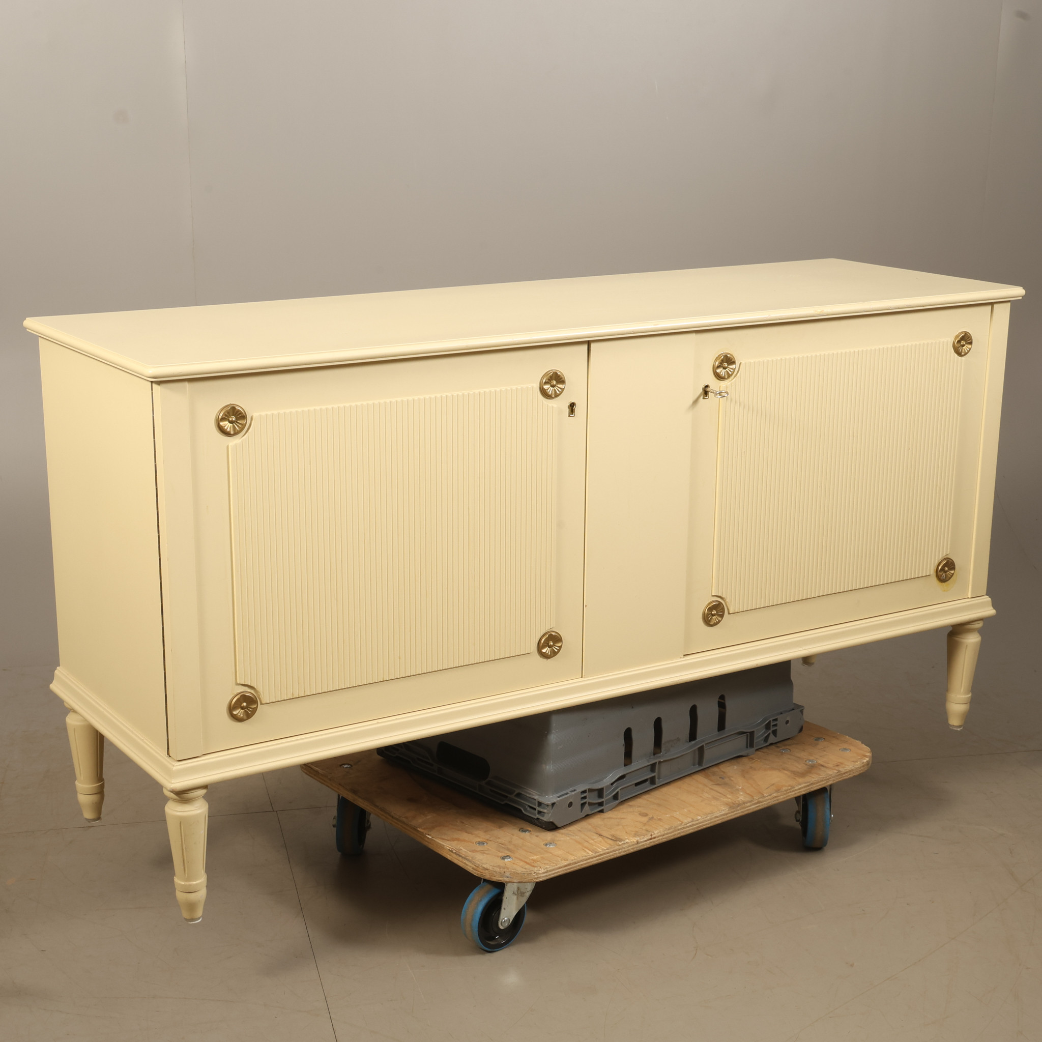 SIDEBOARD, gustaviansk stil, 1900-tal.