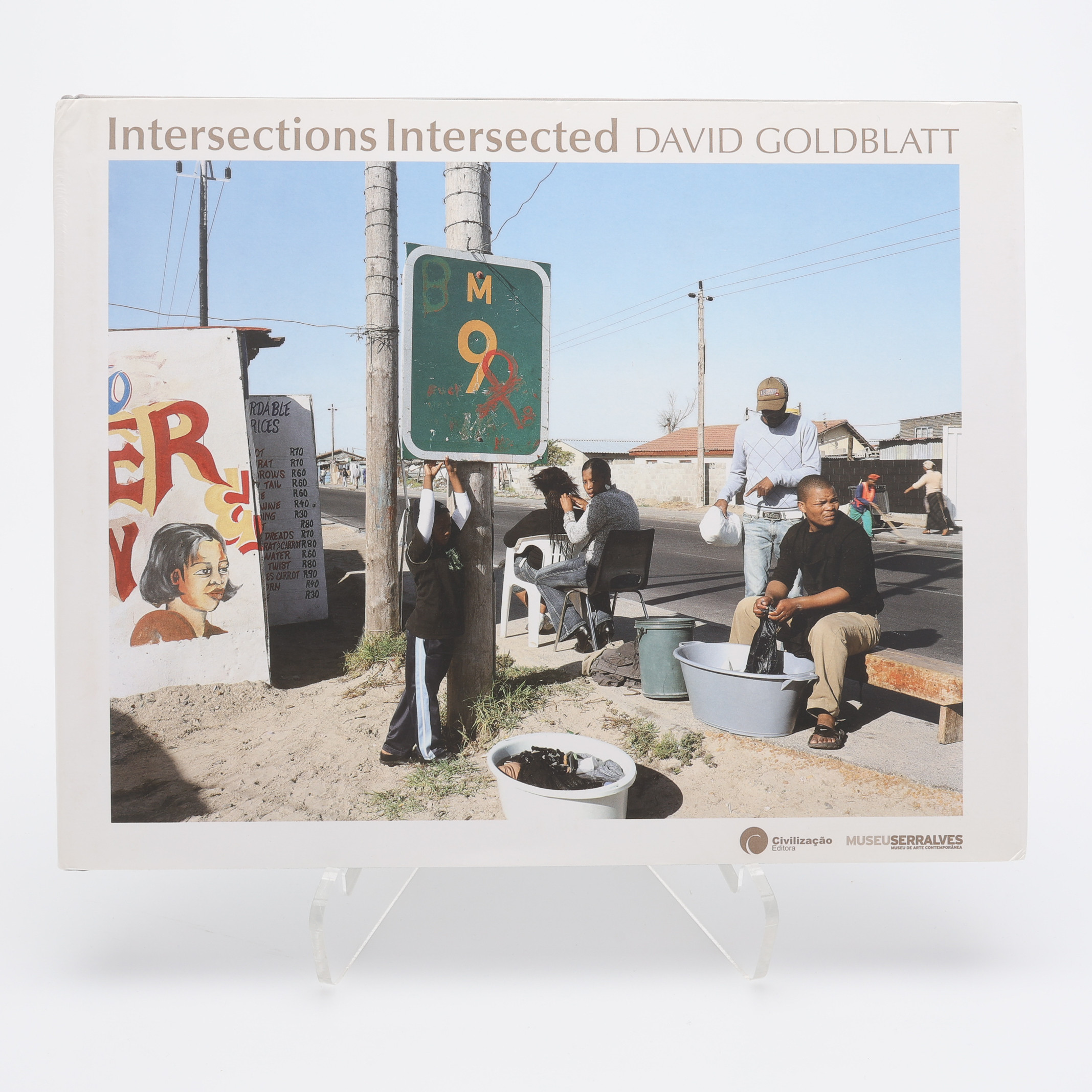 FOTO. DEN SYDAFRIKANSKE FOTOGRAFEN DAVID GOLDBLATTS UTSTÄLLNINGSBOK "INTERSECTIONS INTERSECTED", 2008.