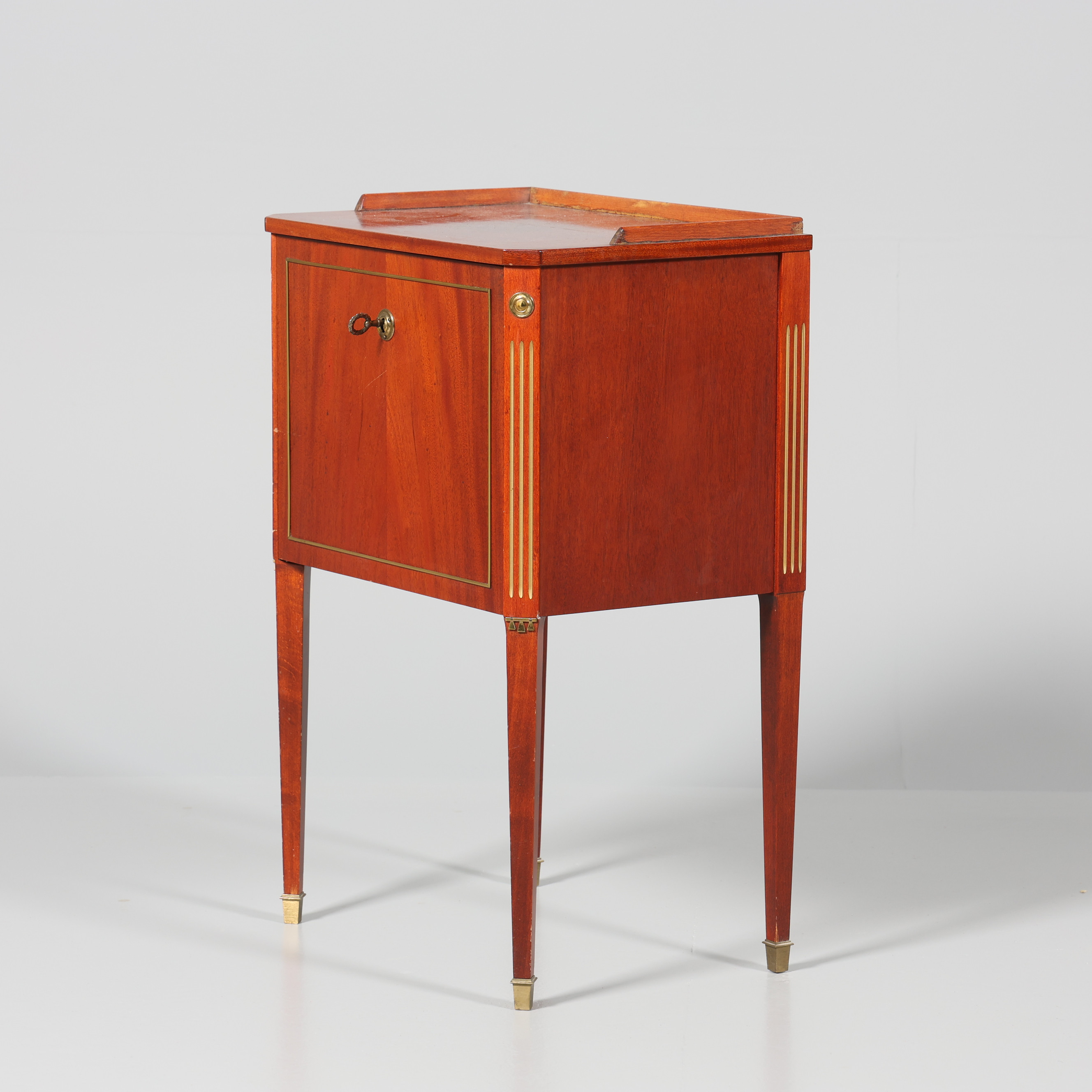 BESTICKSCHATULL, gustaviansk stil, 1900-tal.