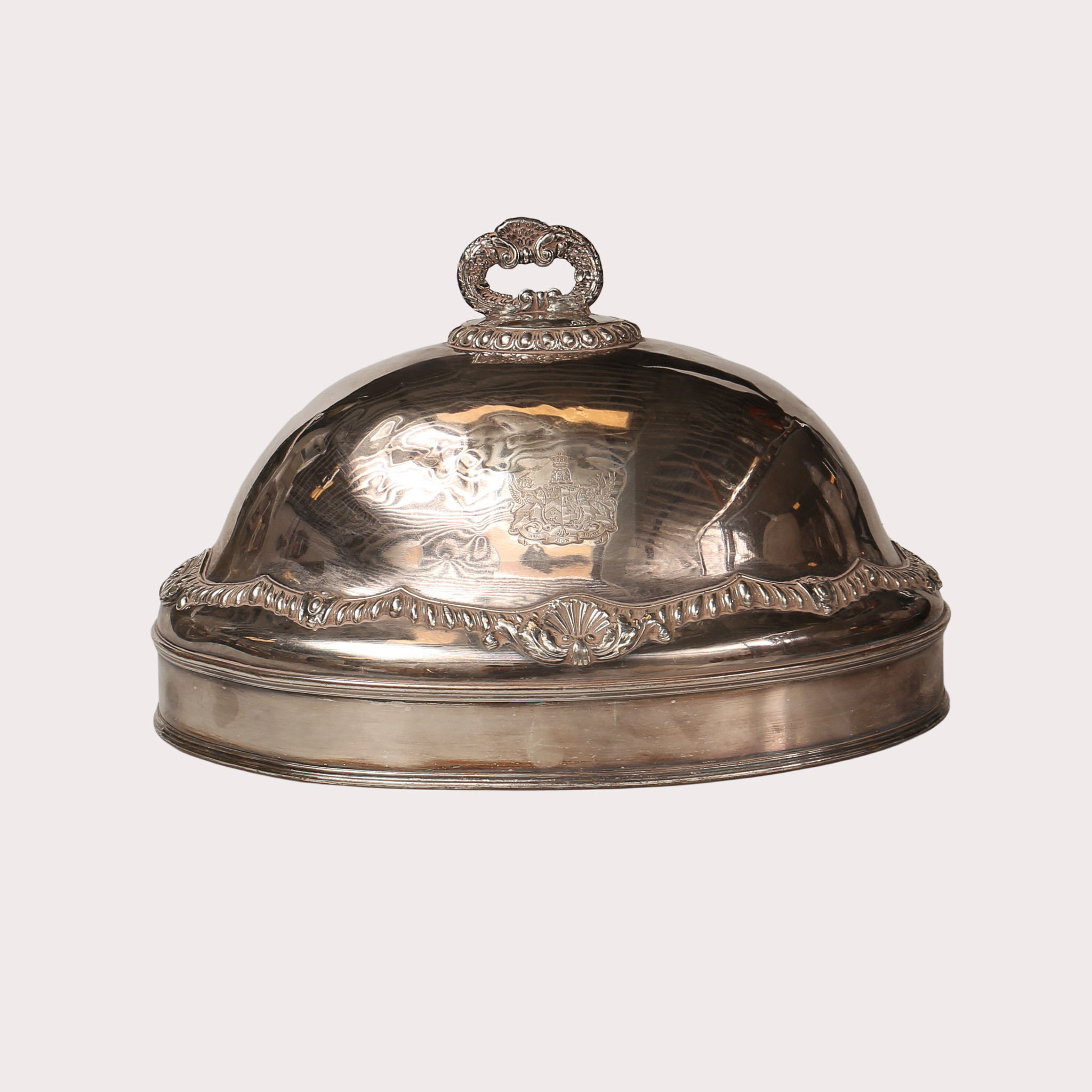 STEKHUV, pläter, grevliga familjen Egremonts vapen. Storbritannien. Omkring 1800-talets andra fjärdedel.
