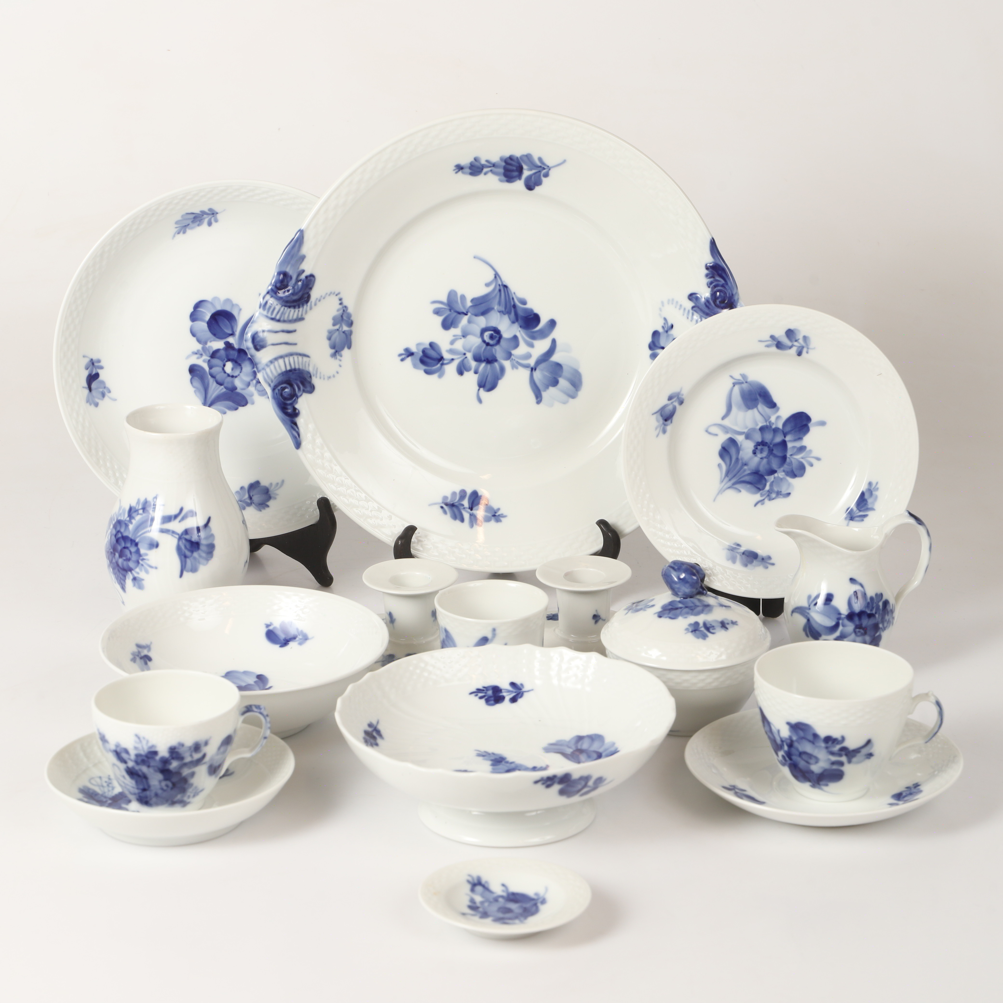KAFFESERVIS, 63 delar, "Blå Blomst", porslin, Royal Copenhagen, Danmark.