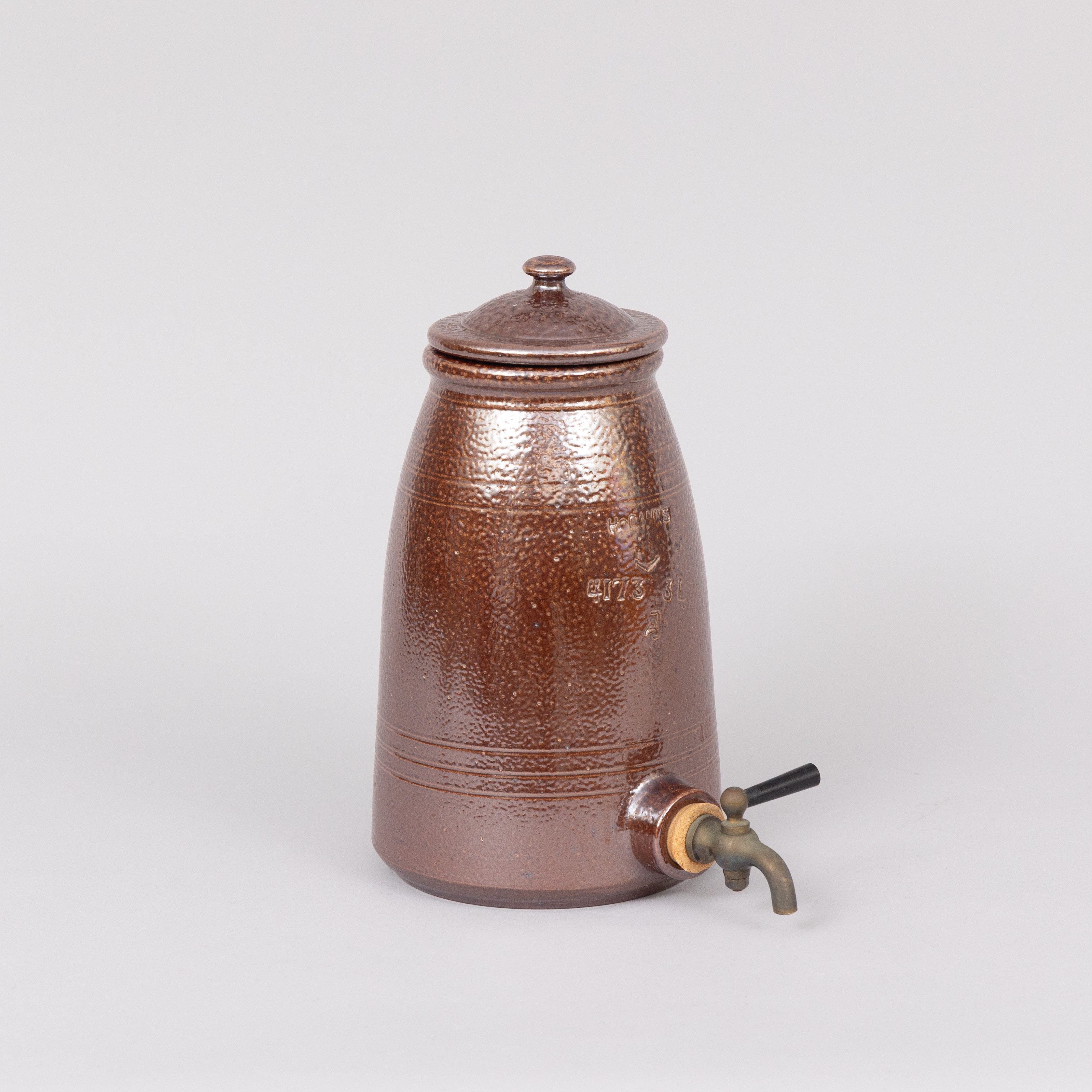 KRUS med TAPPKRAN, 3 liter, saltglaserad keramik, Andersson&Johansson, Höganäs.