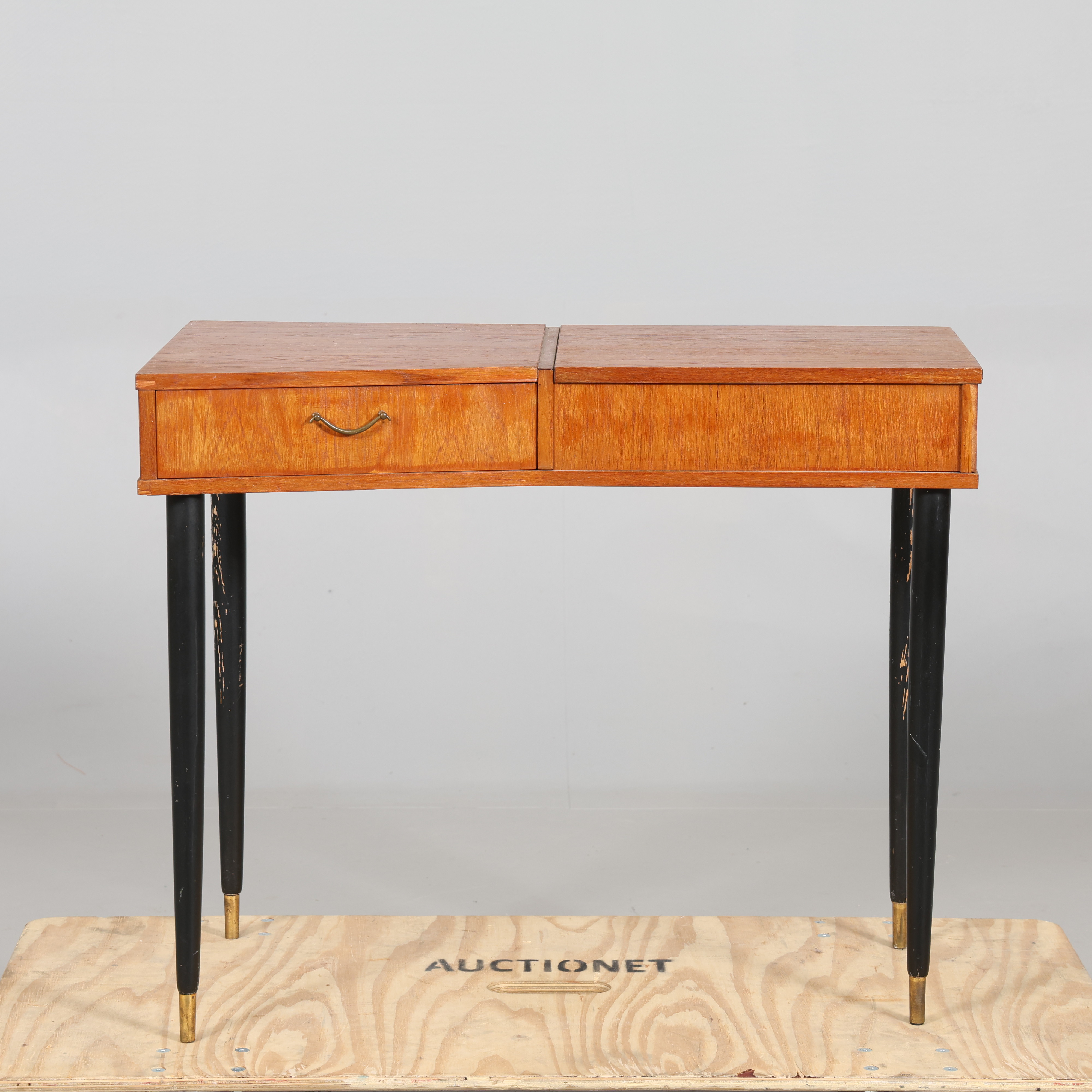 SMINKBORD, teak, 1900-talets andra hälft.