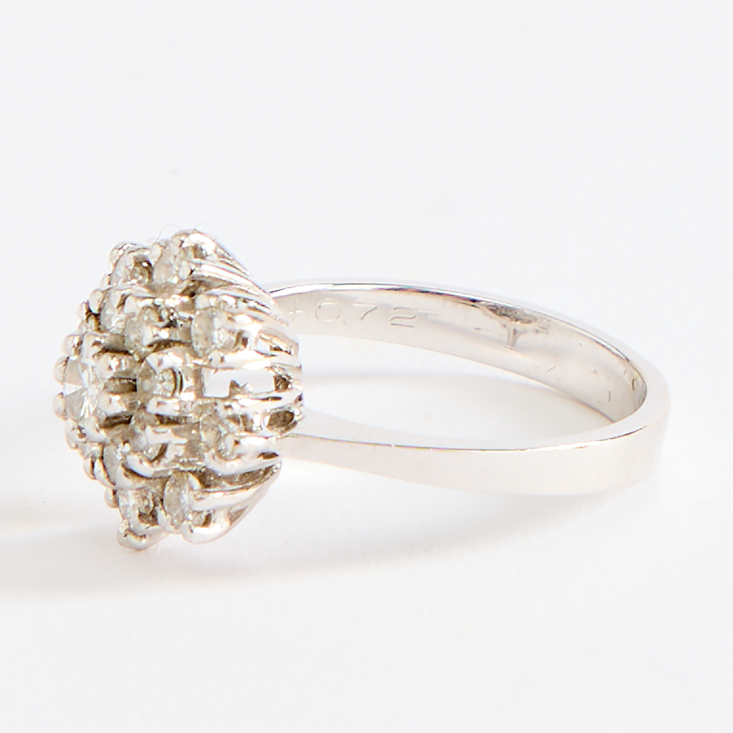 RING, vitt guld med flertalet briljantslipade diamanter, 0,15 + 0,72 ctv.