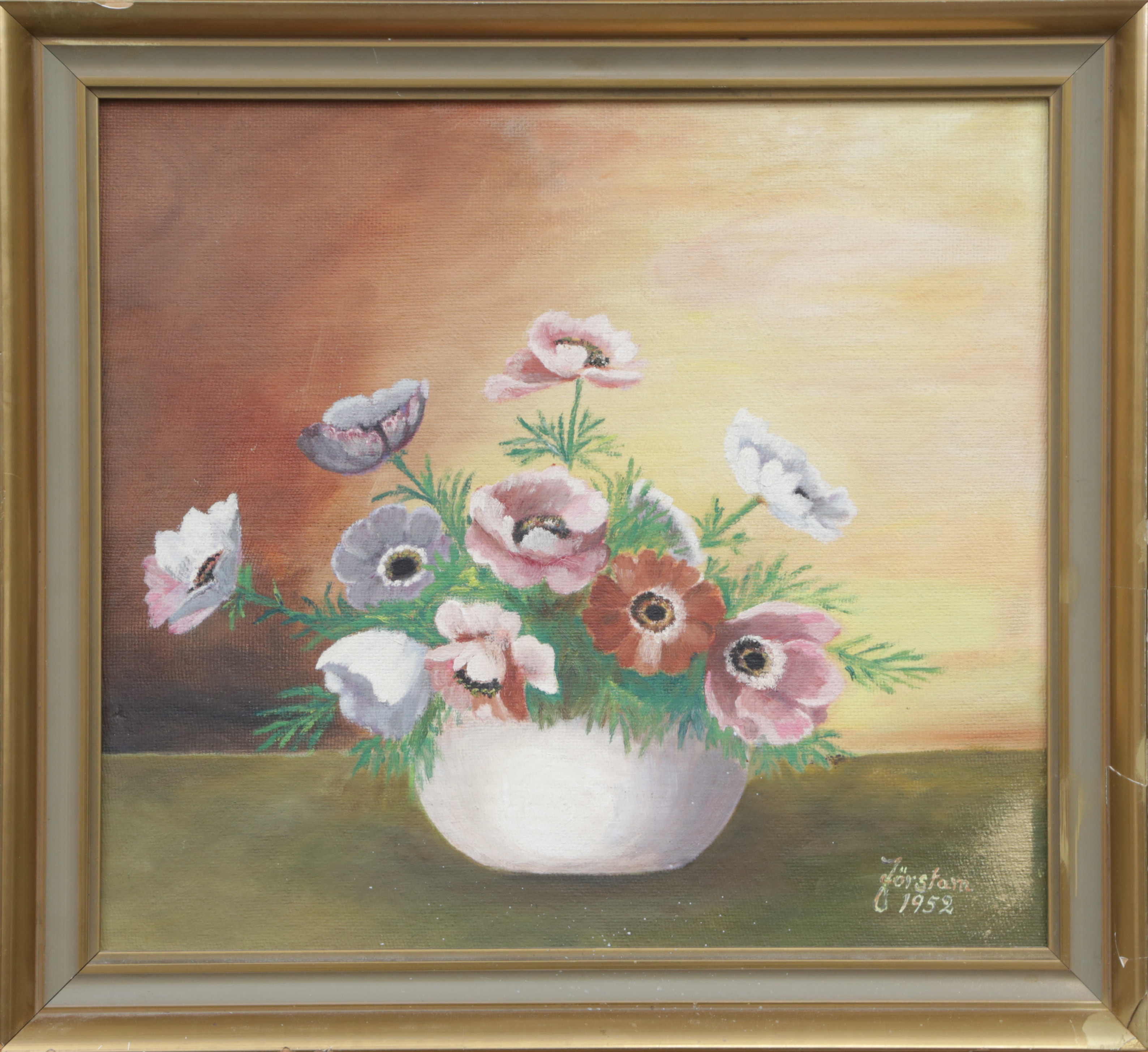 OIDENTIFIERAD KONSTNÄR. OLJA, på pannå, blommotiv, signerad.