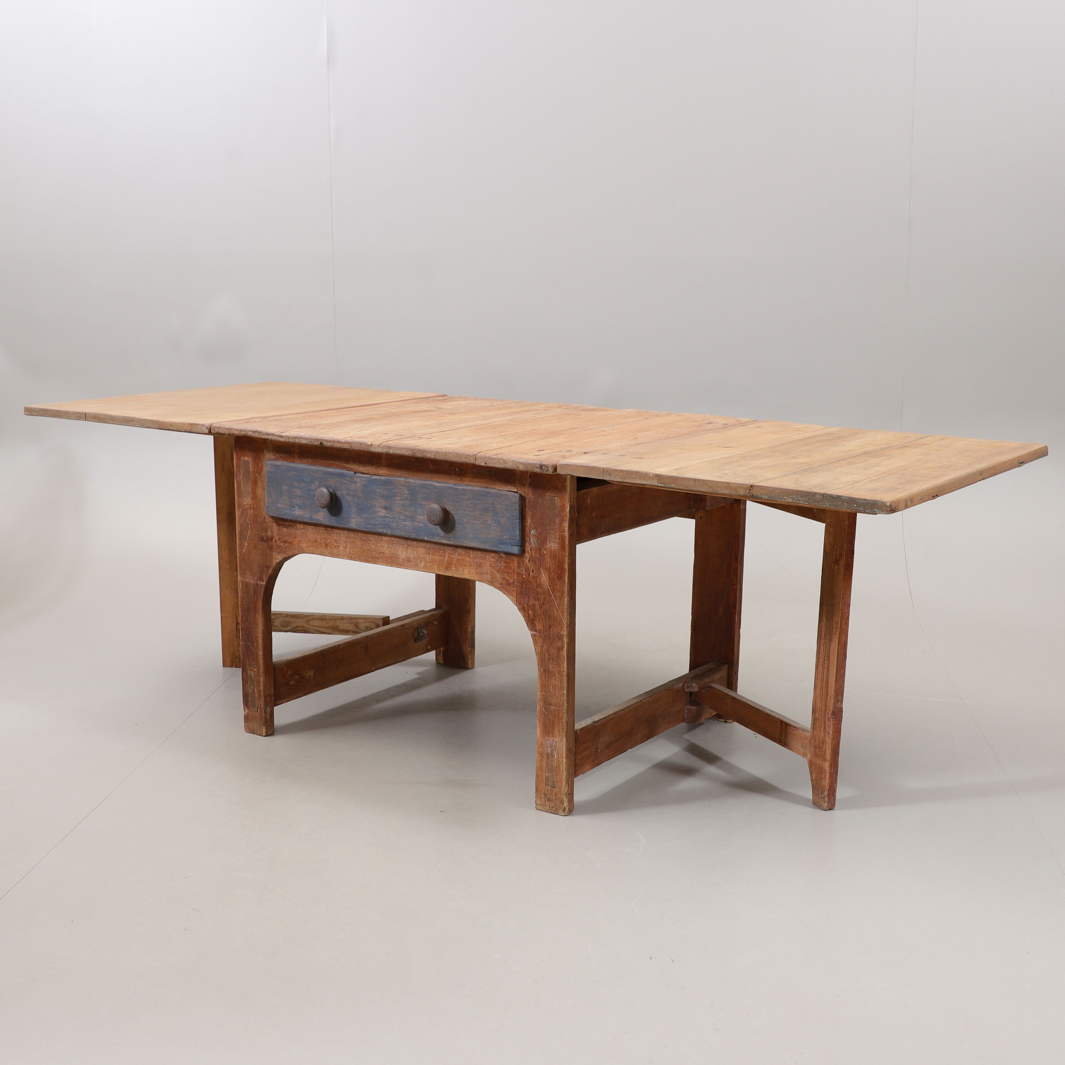SLAGBORD med låda, 1800-tal.