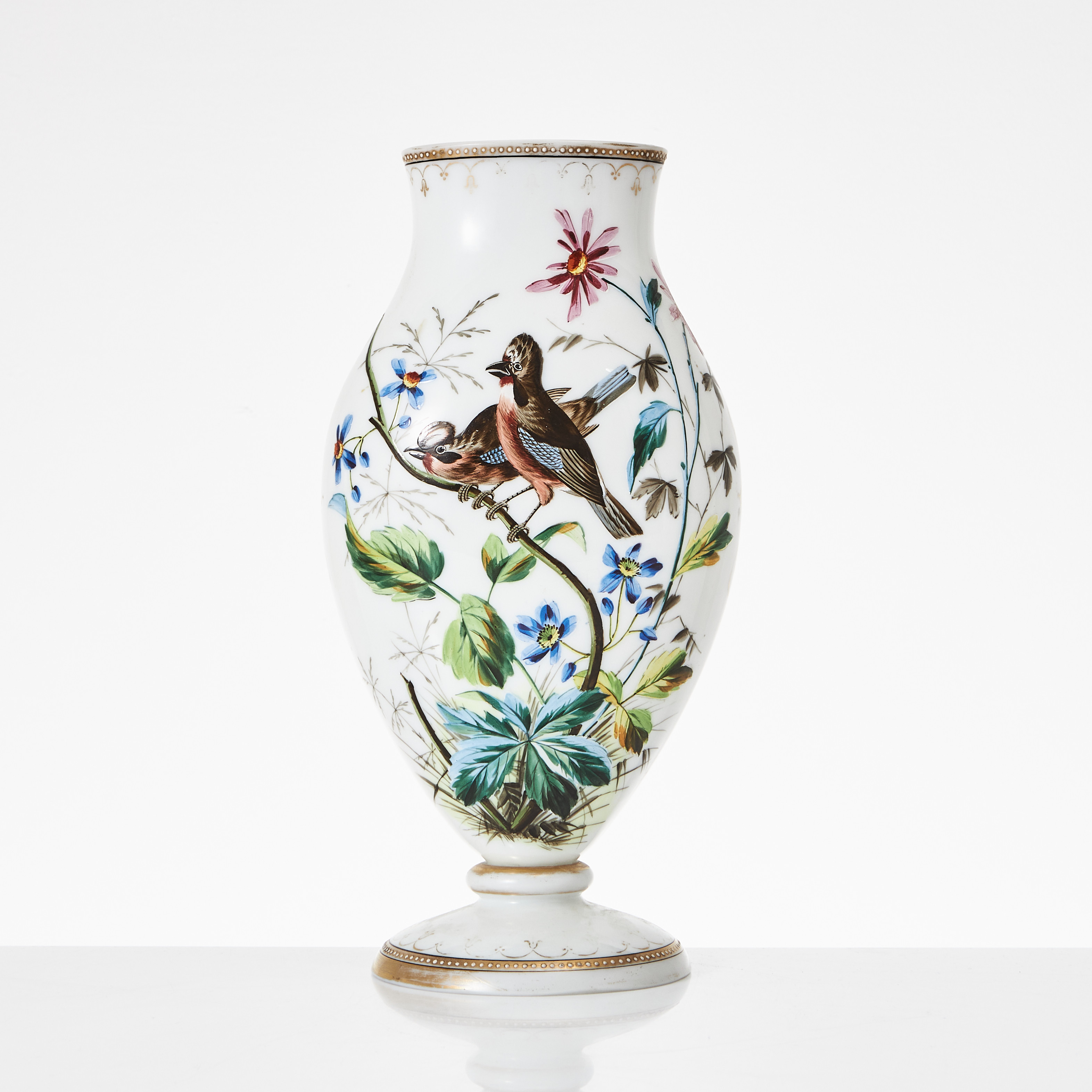 VAS, flussglas med emaljdekor, motiv av fåglar och blomster, 1800-talets andra hälft.