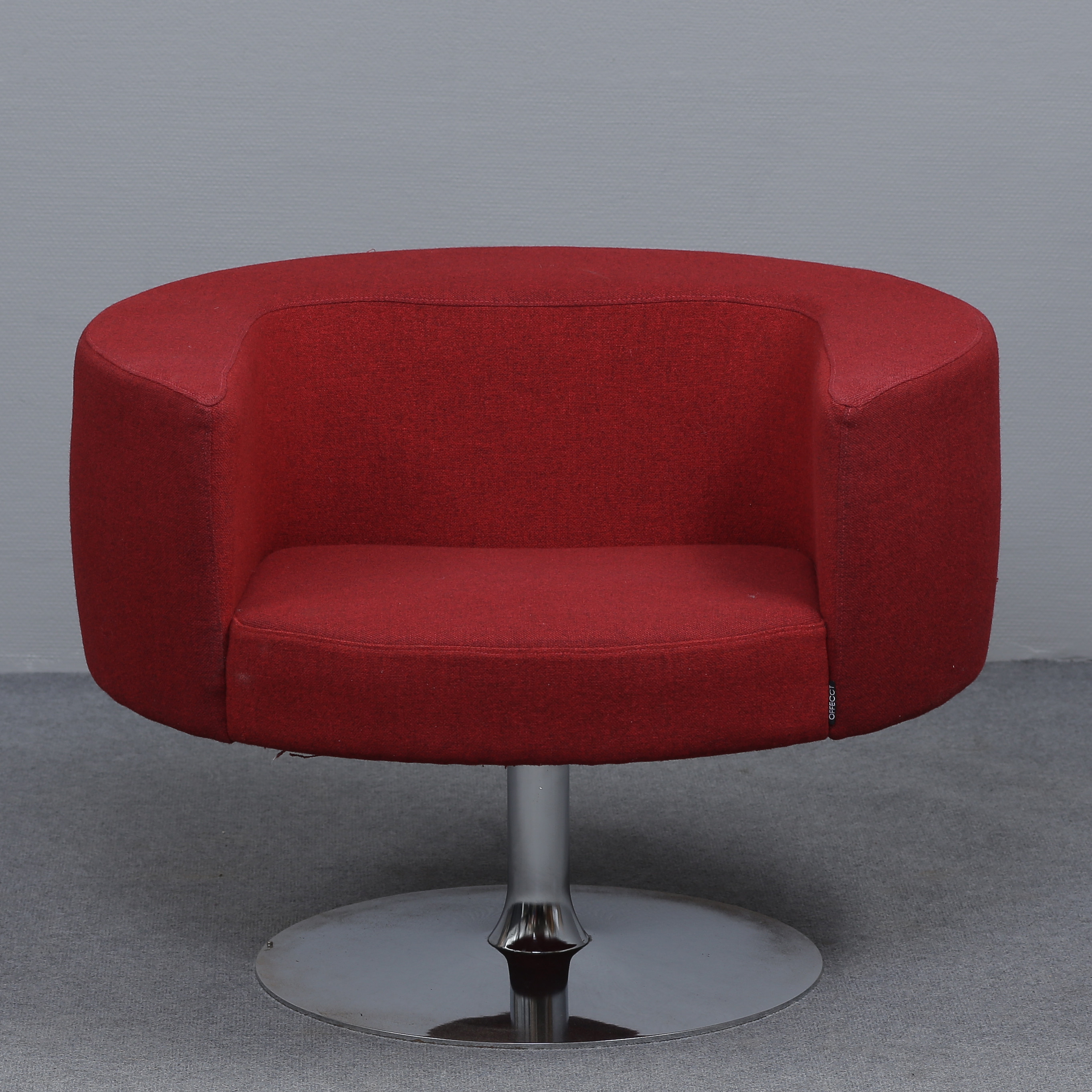 MAIRE MOERD, FÅTÖLJ "ZERO" RÖD KLÄDSEL, KROMAD FOT, DESIGN MAIRE MOERD FÖR OFFECCT.