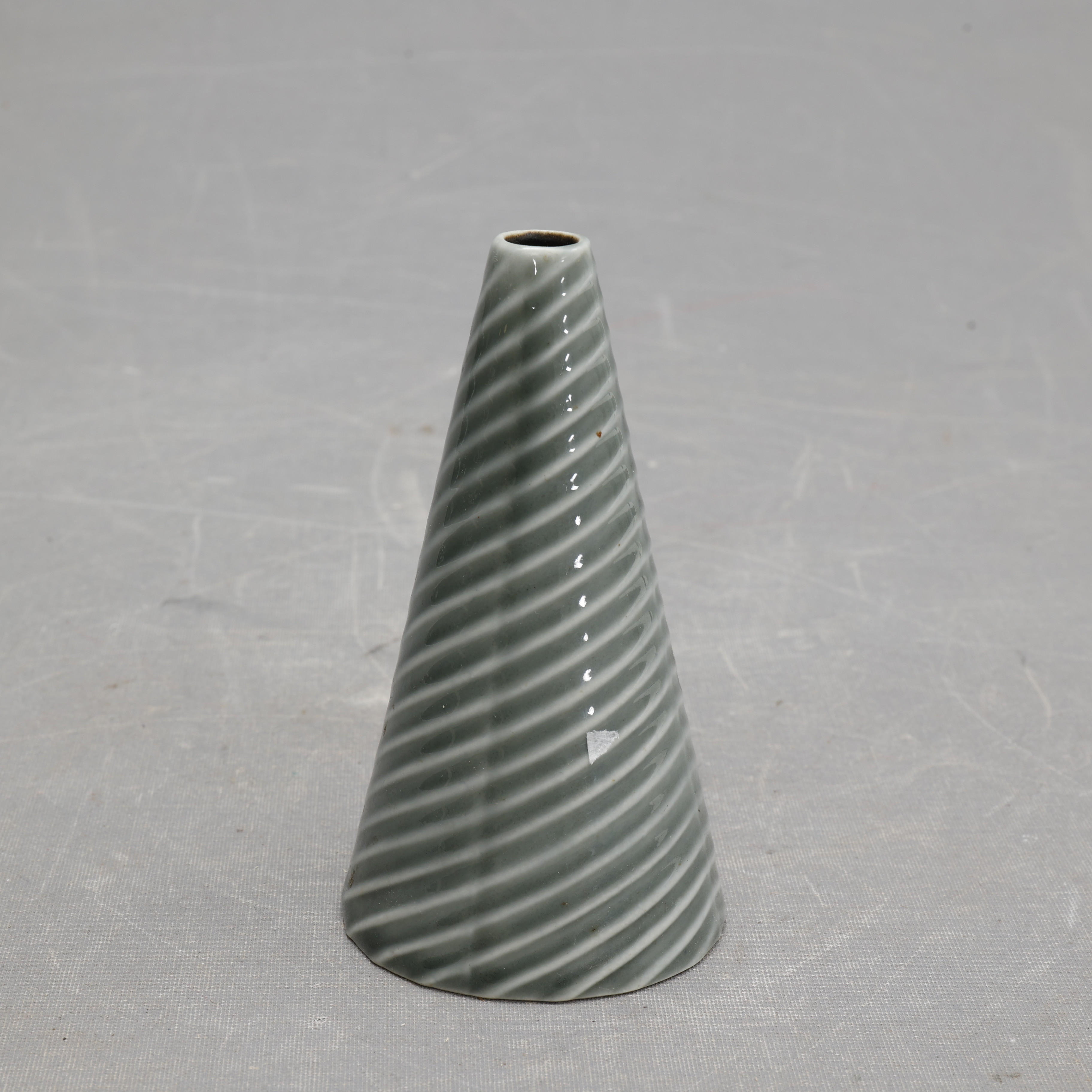 STIG LINDBERG. VAS, " Domino ", Gustavsberg.
