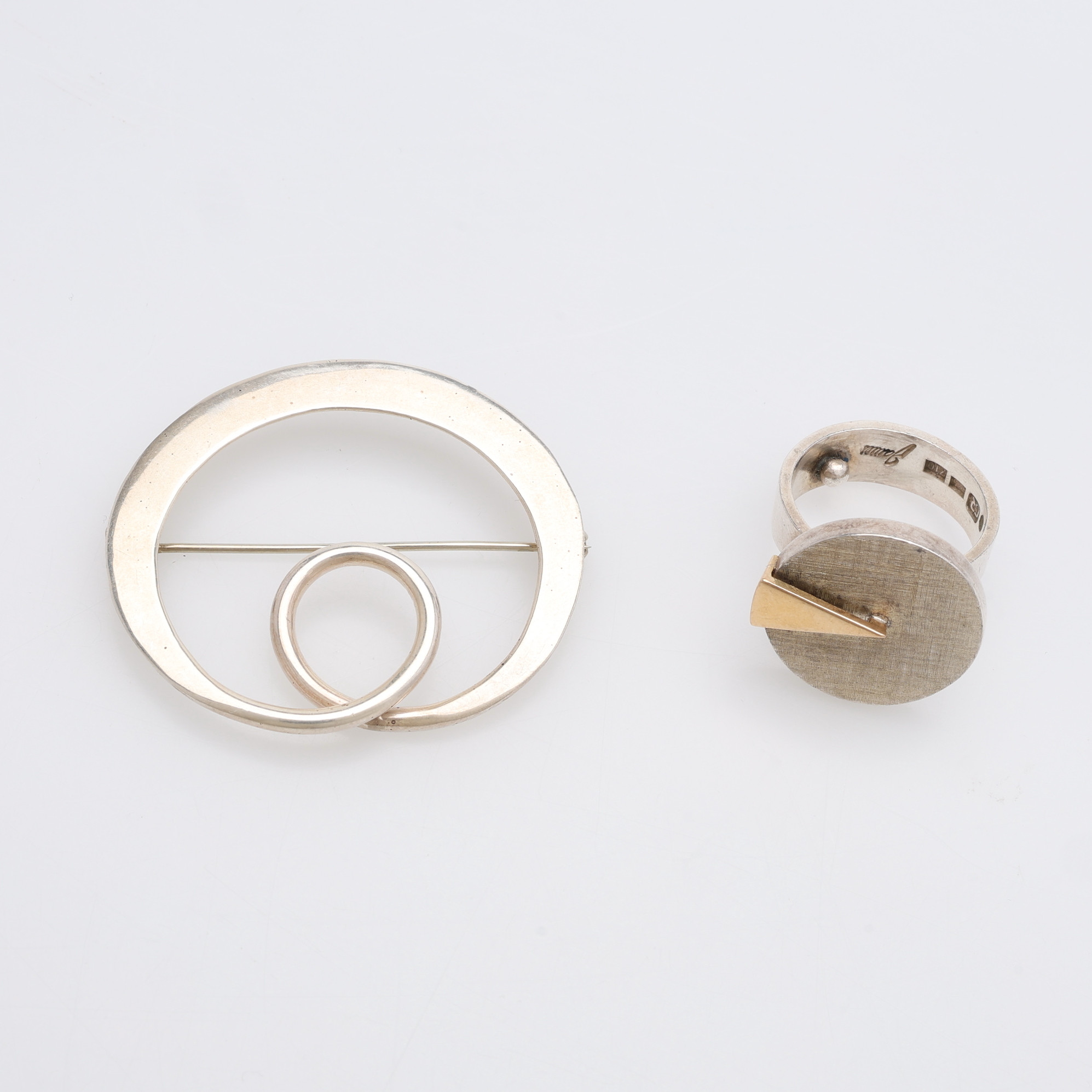 RING SAMT BROSCH, STERLINGSILVER.