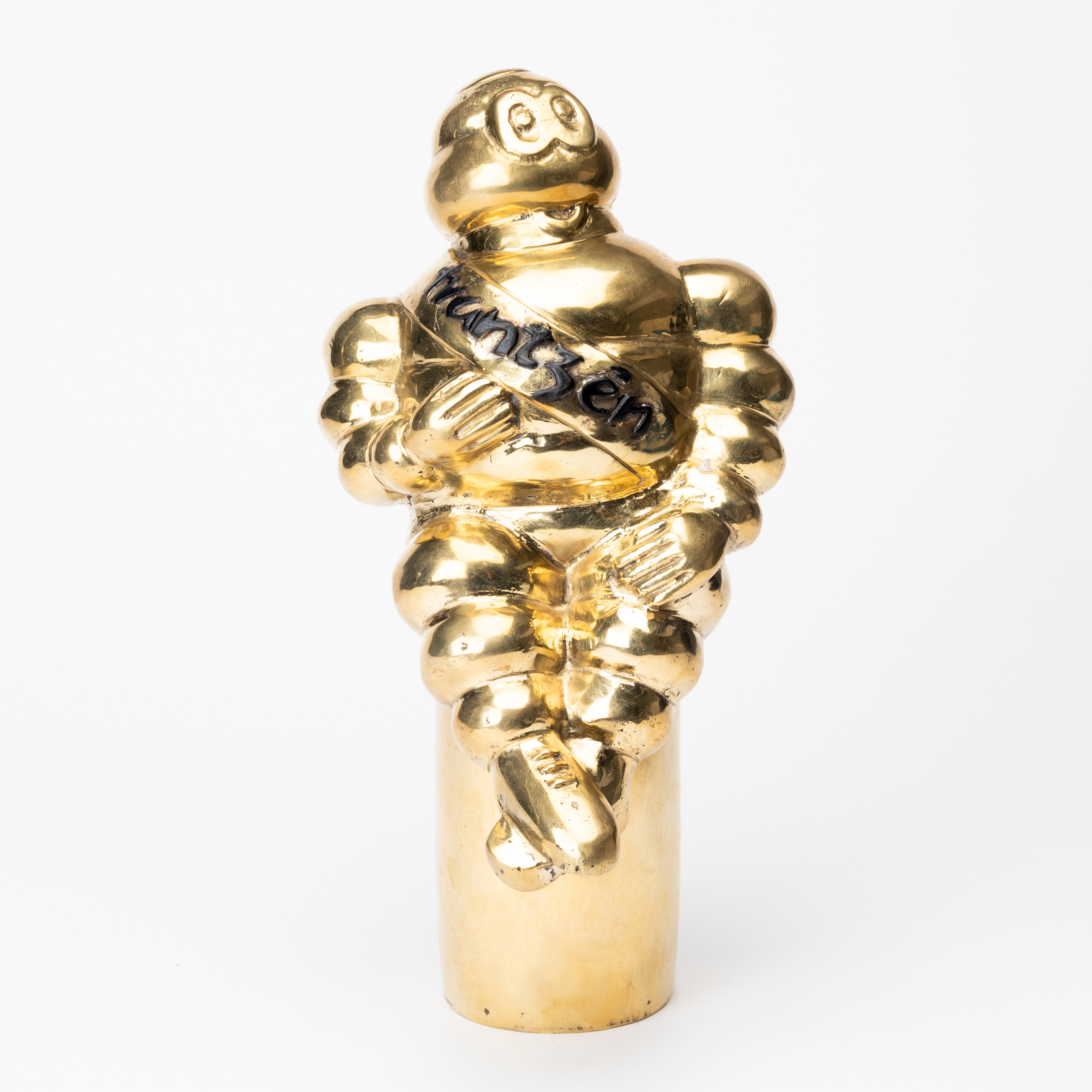 ANDREAS WARGENBRANT. Skulptur, "Hommage Frantzén", guldpatinerad brons, gjutarstämpel samt gjutarsignatur.