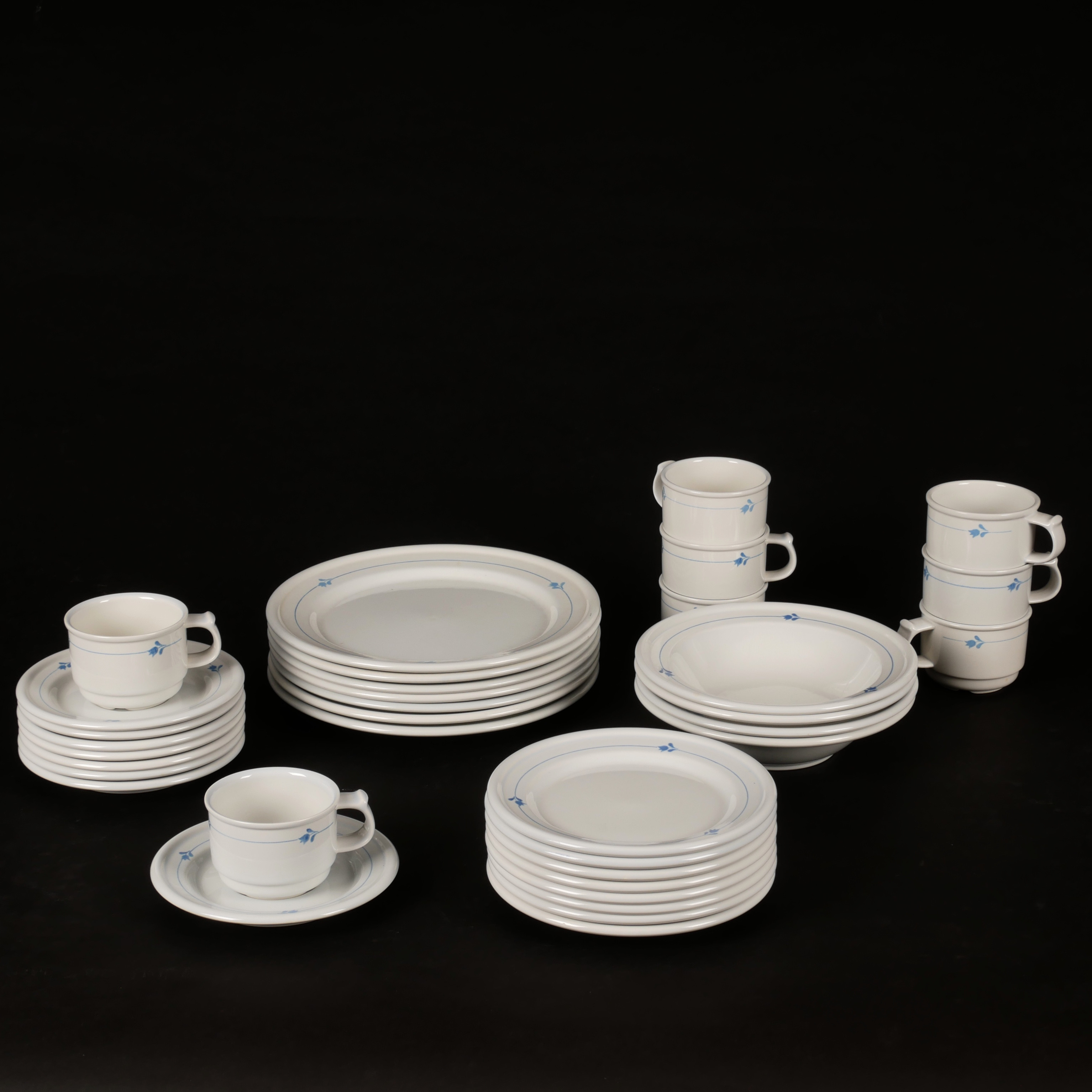 KARIN BJÖRQUIST. Servisdelar, 27 delar, "Bell", porslin, Gustavsberg.