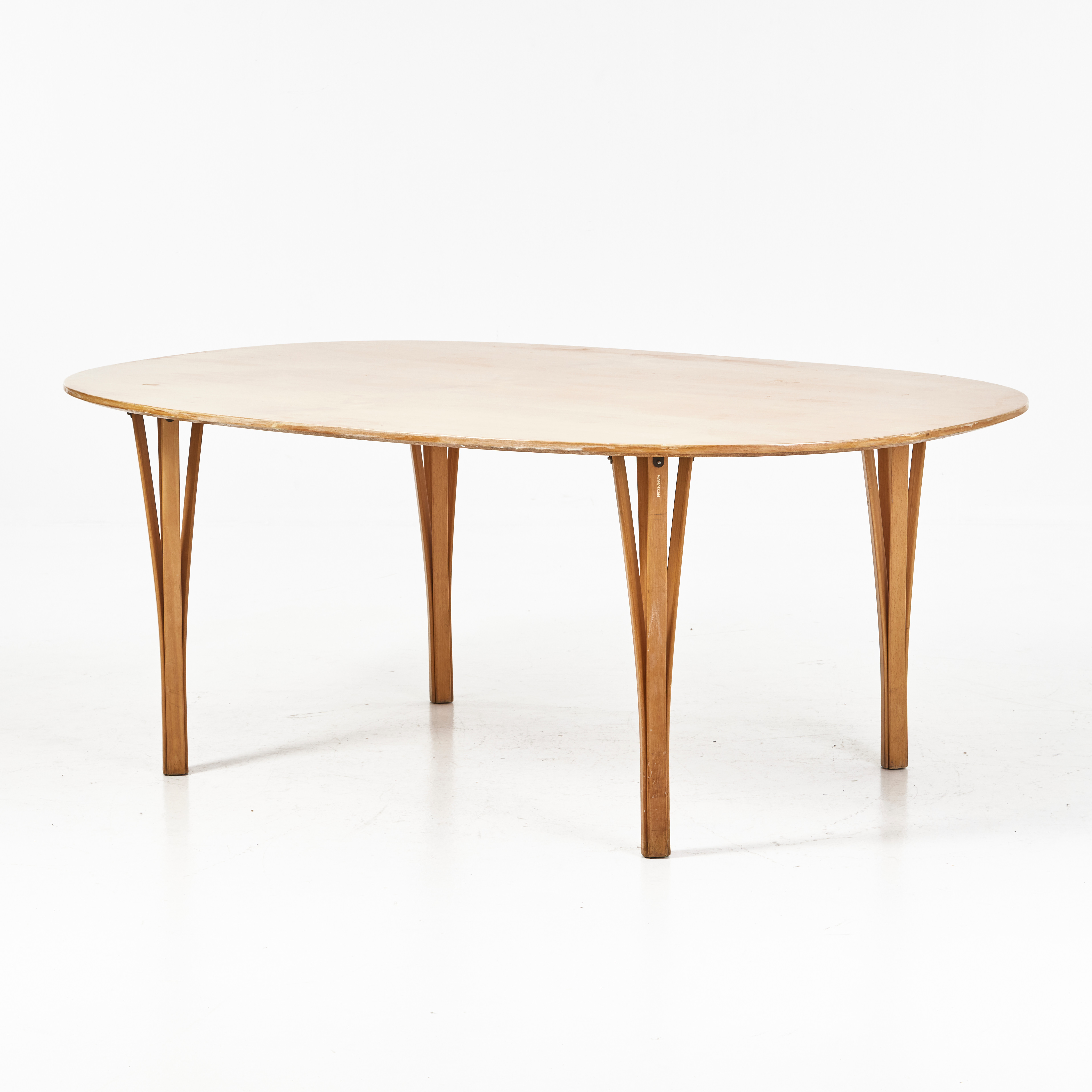 BRUNO MATHSSON OCH PIET HEIN. Matbord, "Superellips", Fritz Hansen, 1982.