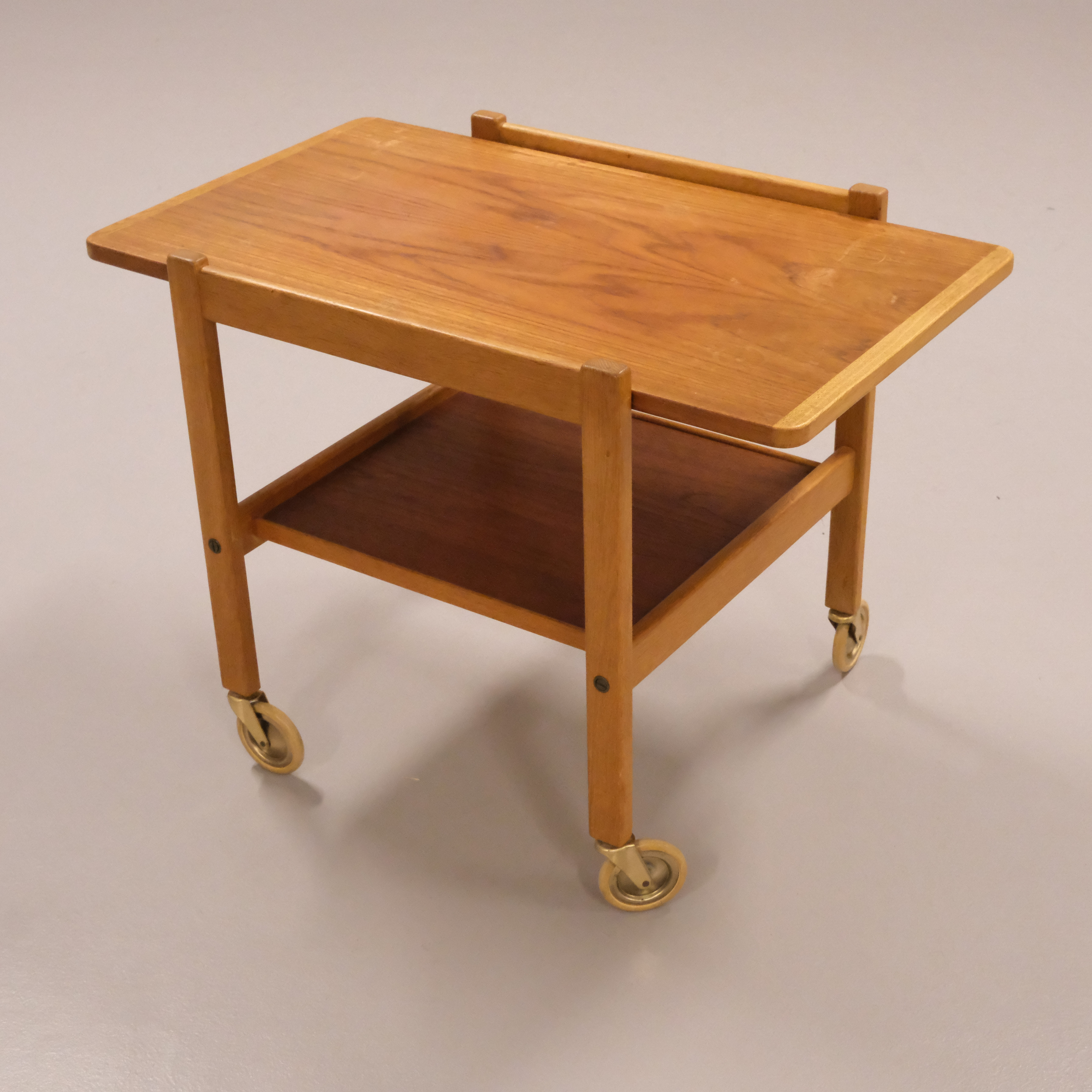 SERVERINGSVAGN PÅ HJUL, TEAK, 1960-TAL.