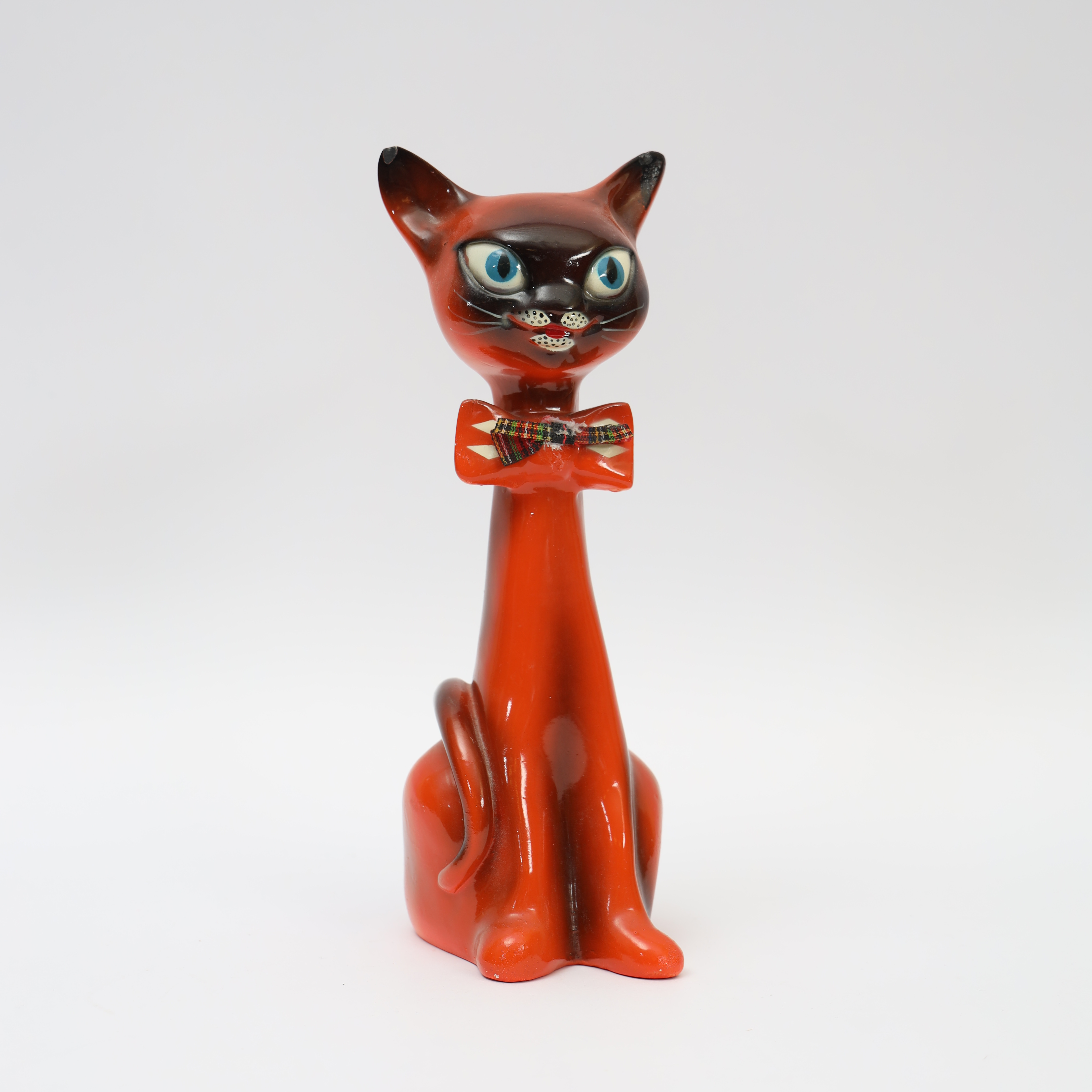 GINO MANCA. Skulptur, i form av katt, bemålad gips, 1960-tal, signerad.
