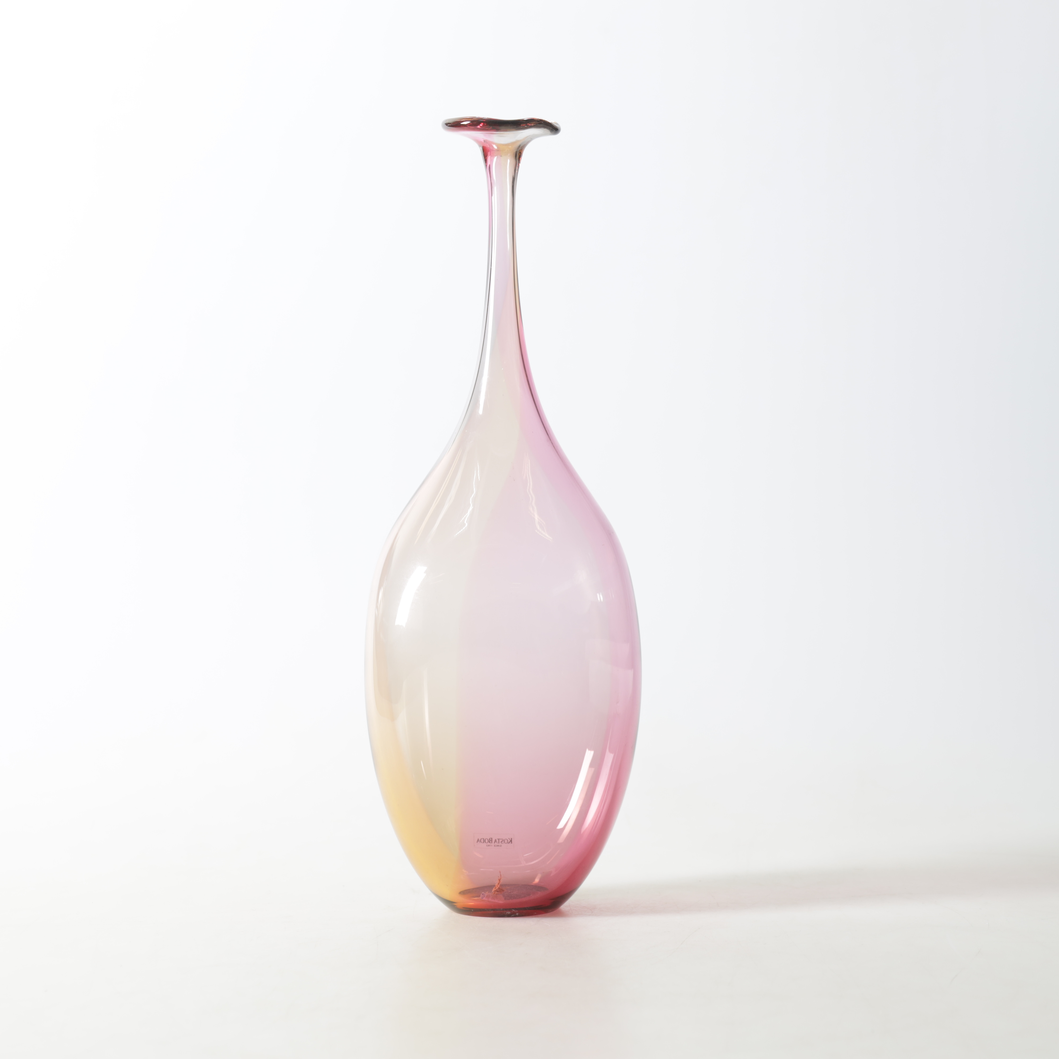 KJELL ENGMAN. Vas, glas, "Fidji", Kosta Boda, signerad.